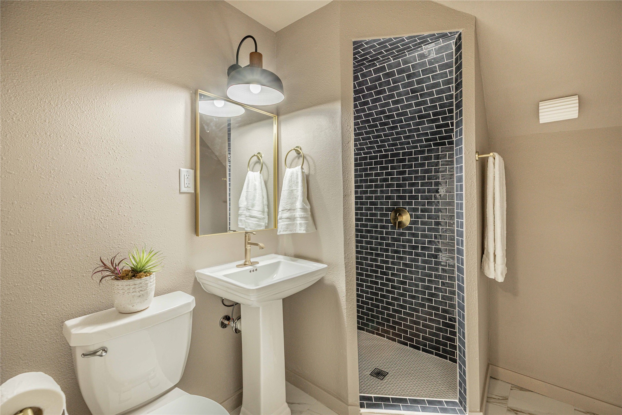 1225 Sayles Boulevard