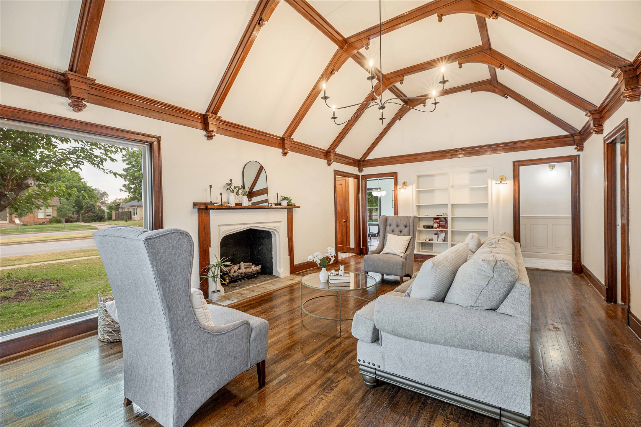 1225 Sayles Boulevard