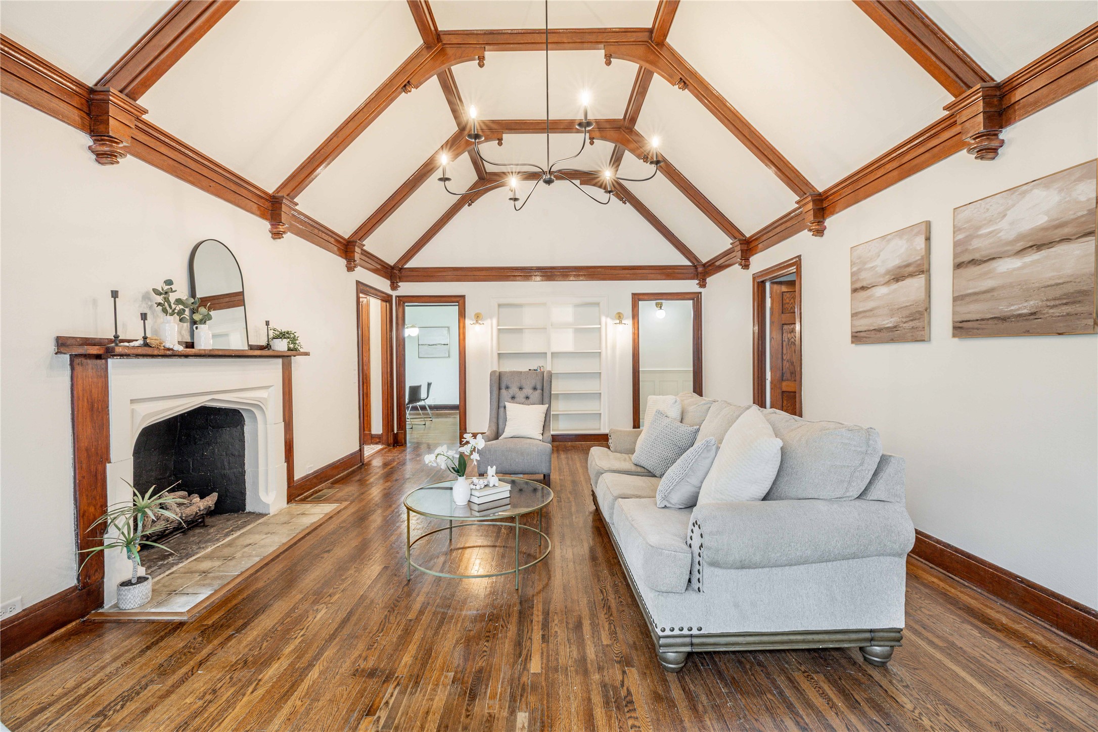 1225 Sayles Boulevard