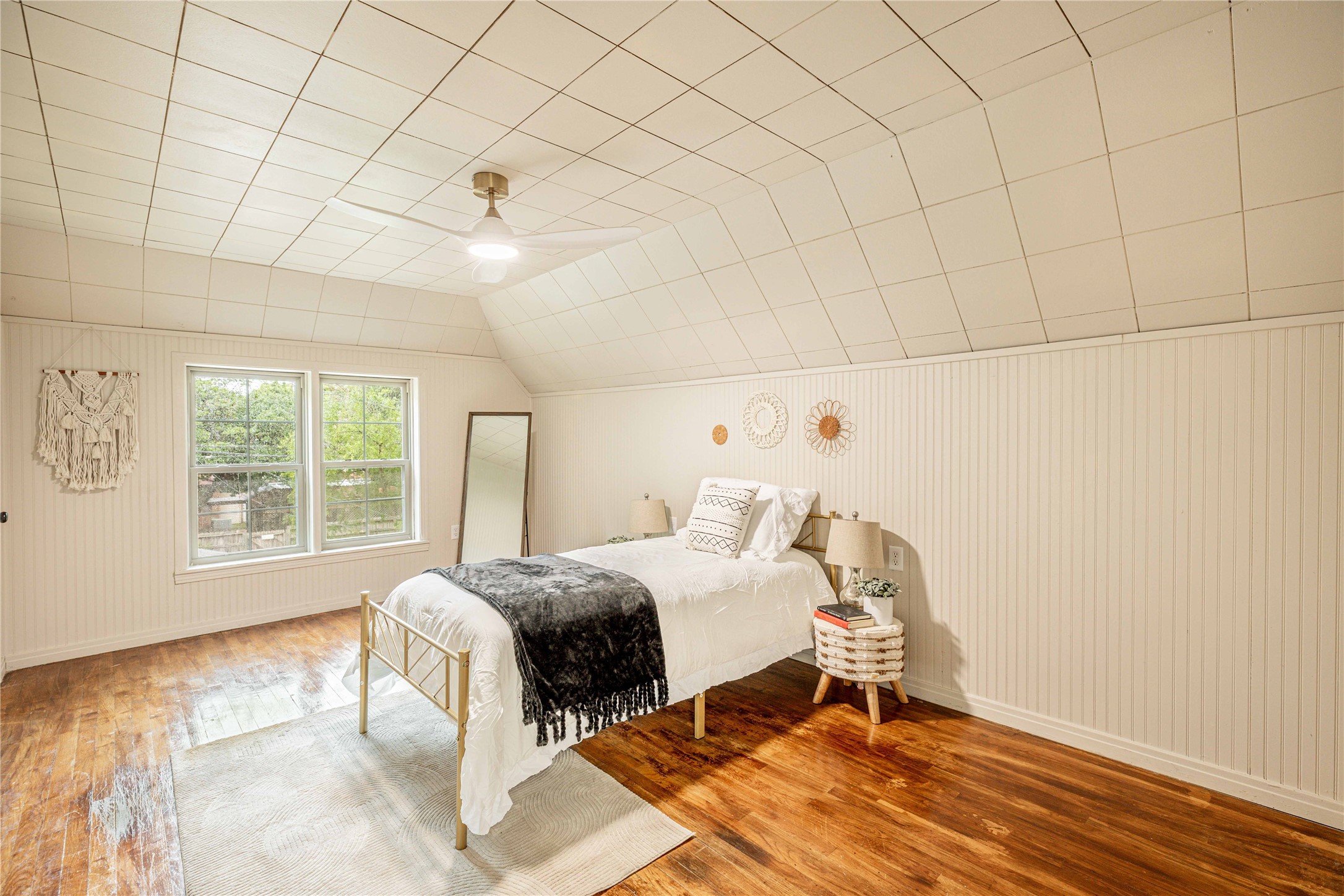 1225 Sayles Boulevard