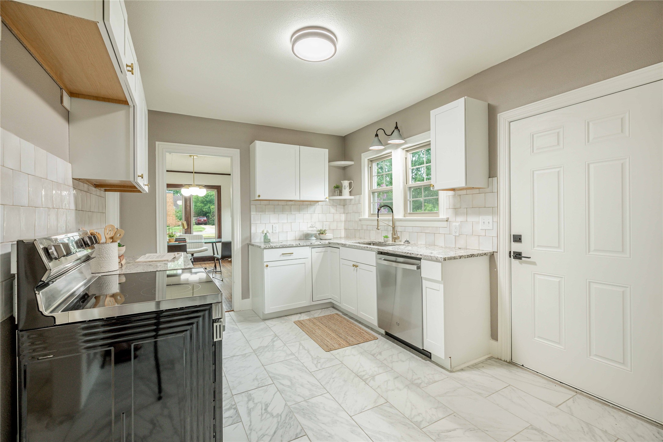 1225 Sayles Boulevard