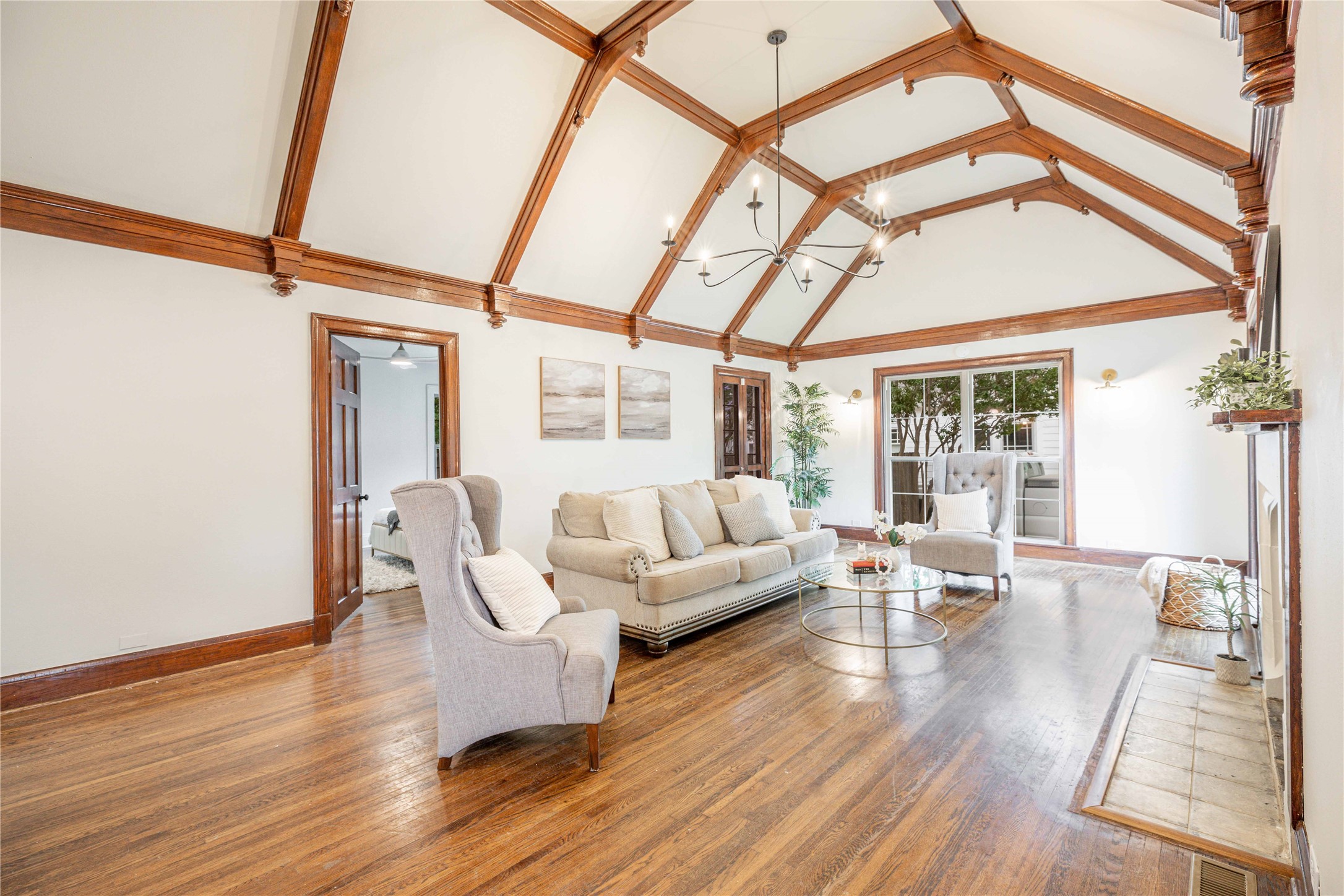 1225 Sayles Boulevard