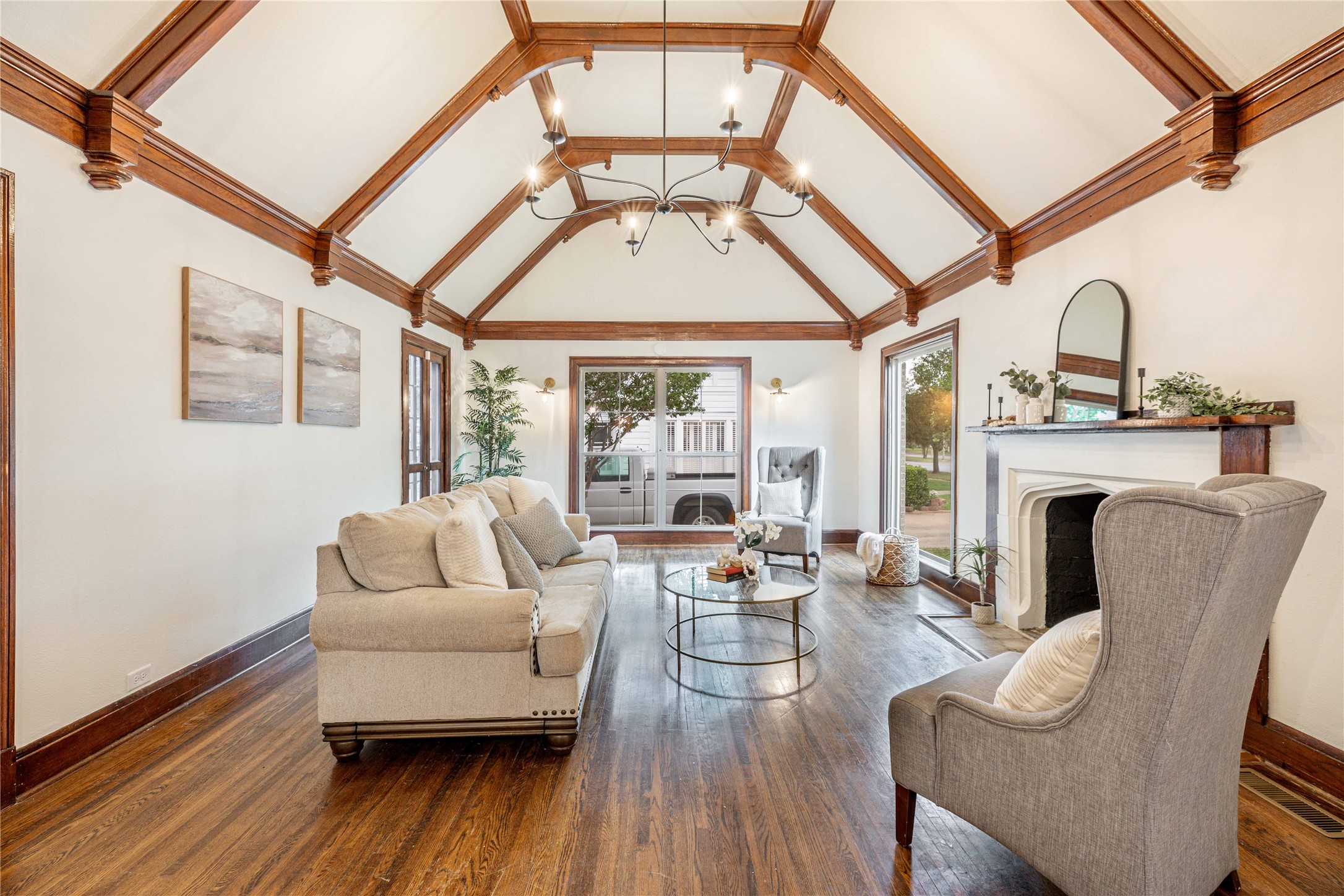 1225 Sayles Boulevard