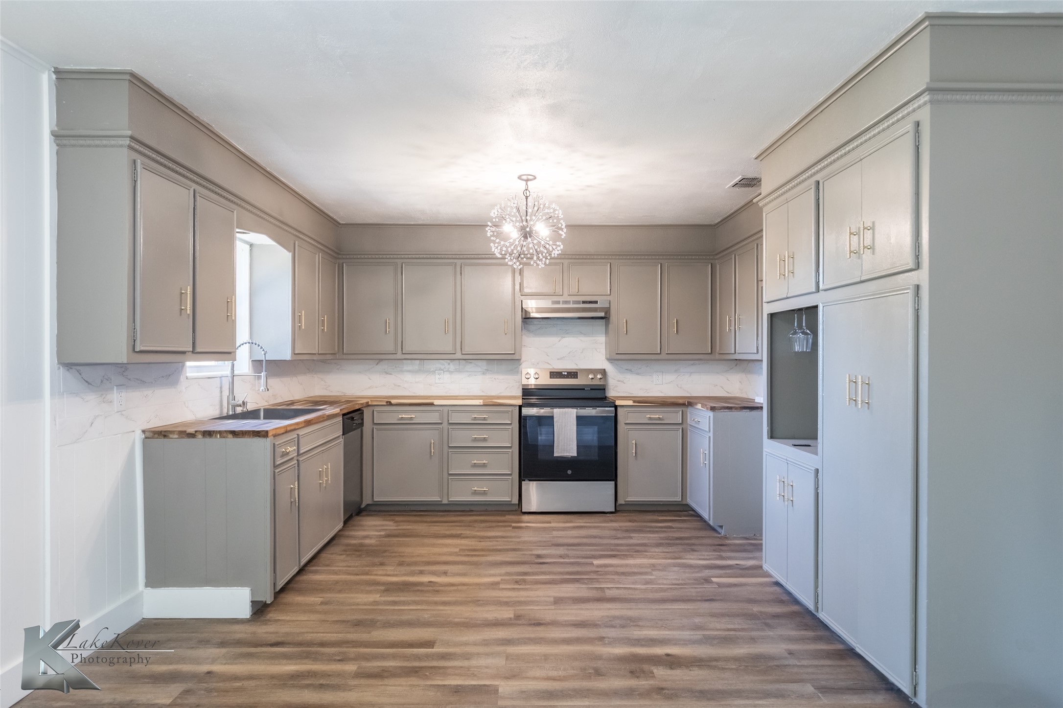 2925 Robertson Drive