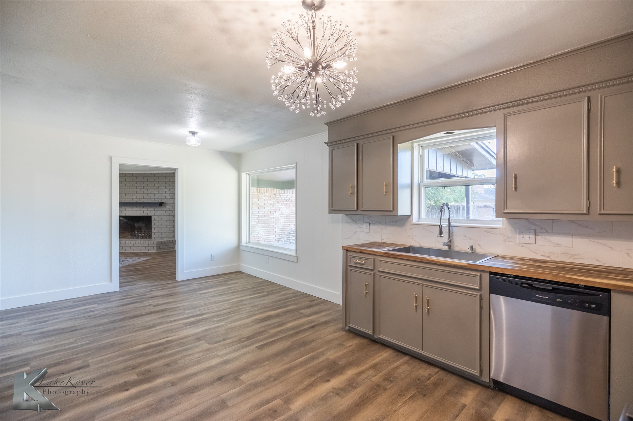 2925 Robertson Drive