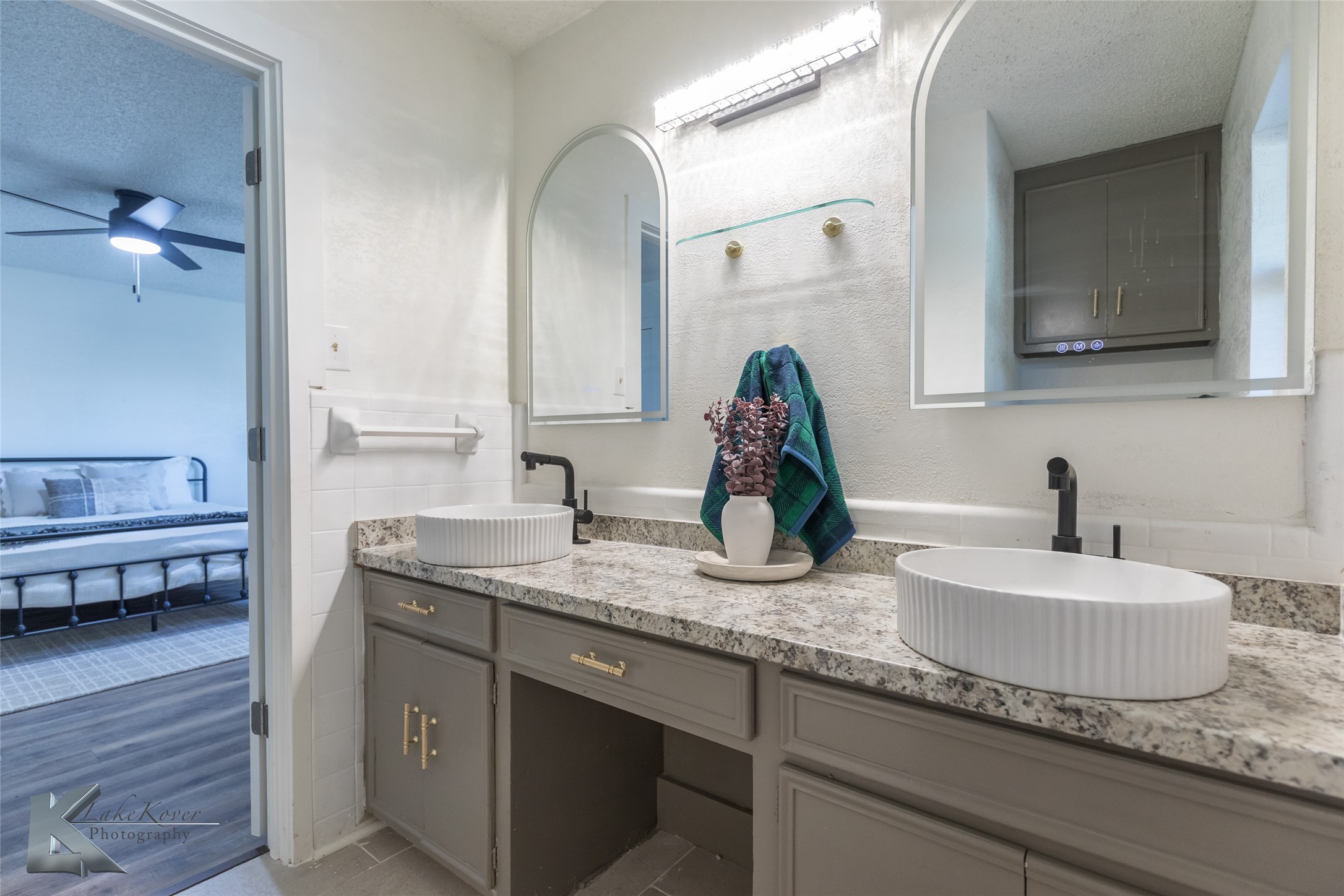 2925 Robertson Drive