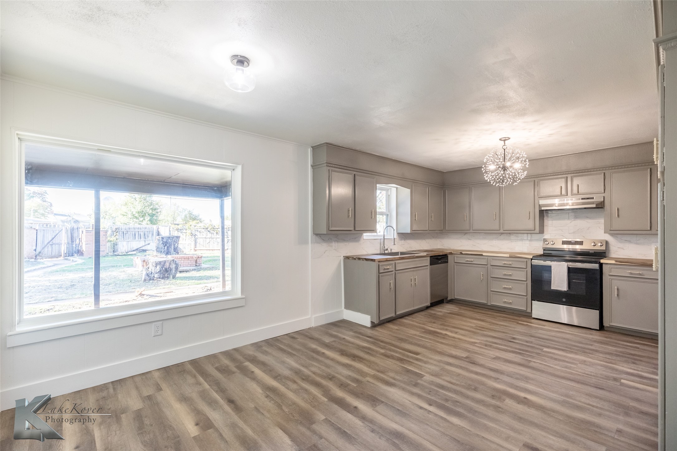 2925 Robertson Drive