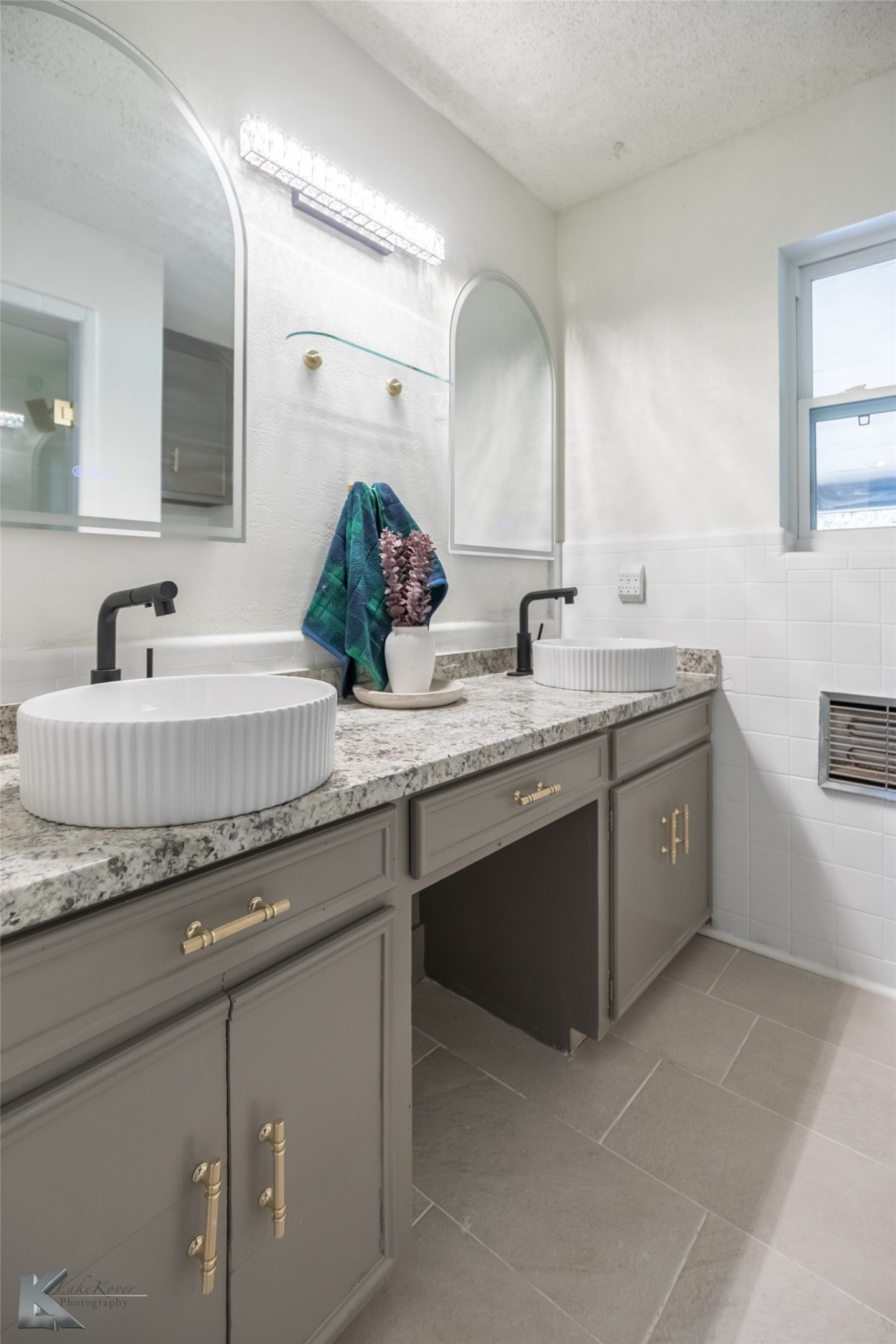 2925 Robertson Drive