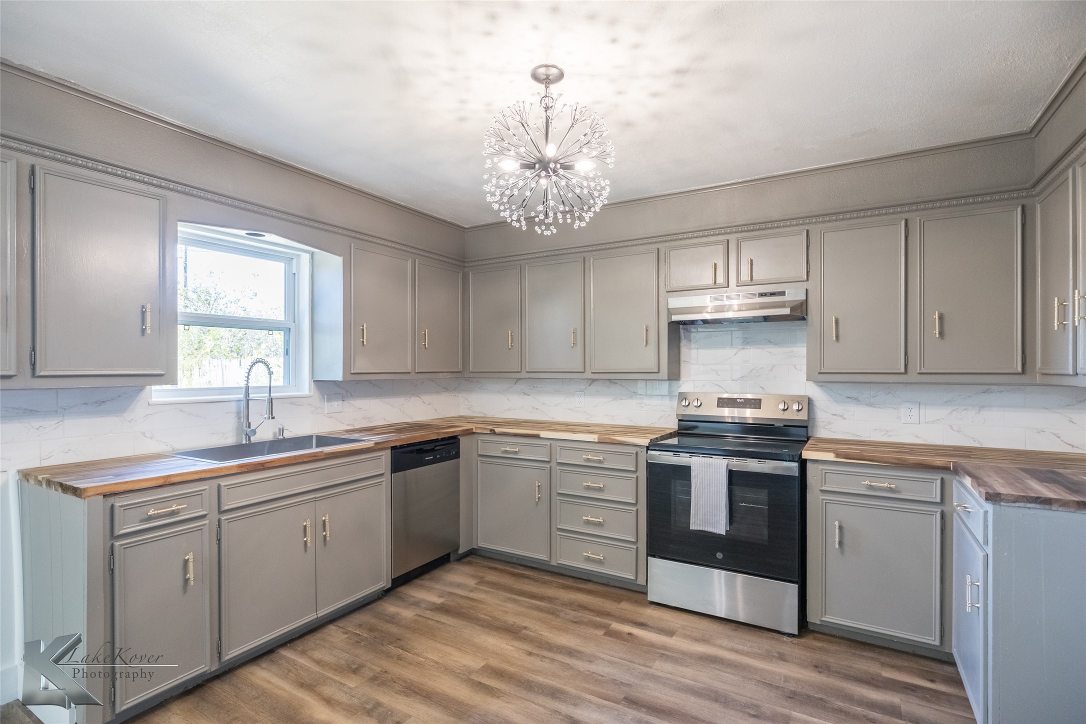 2925 Robertson Drive