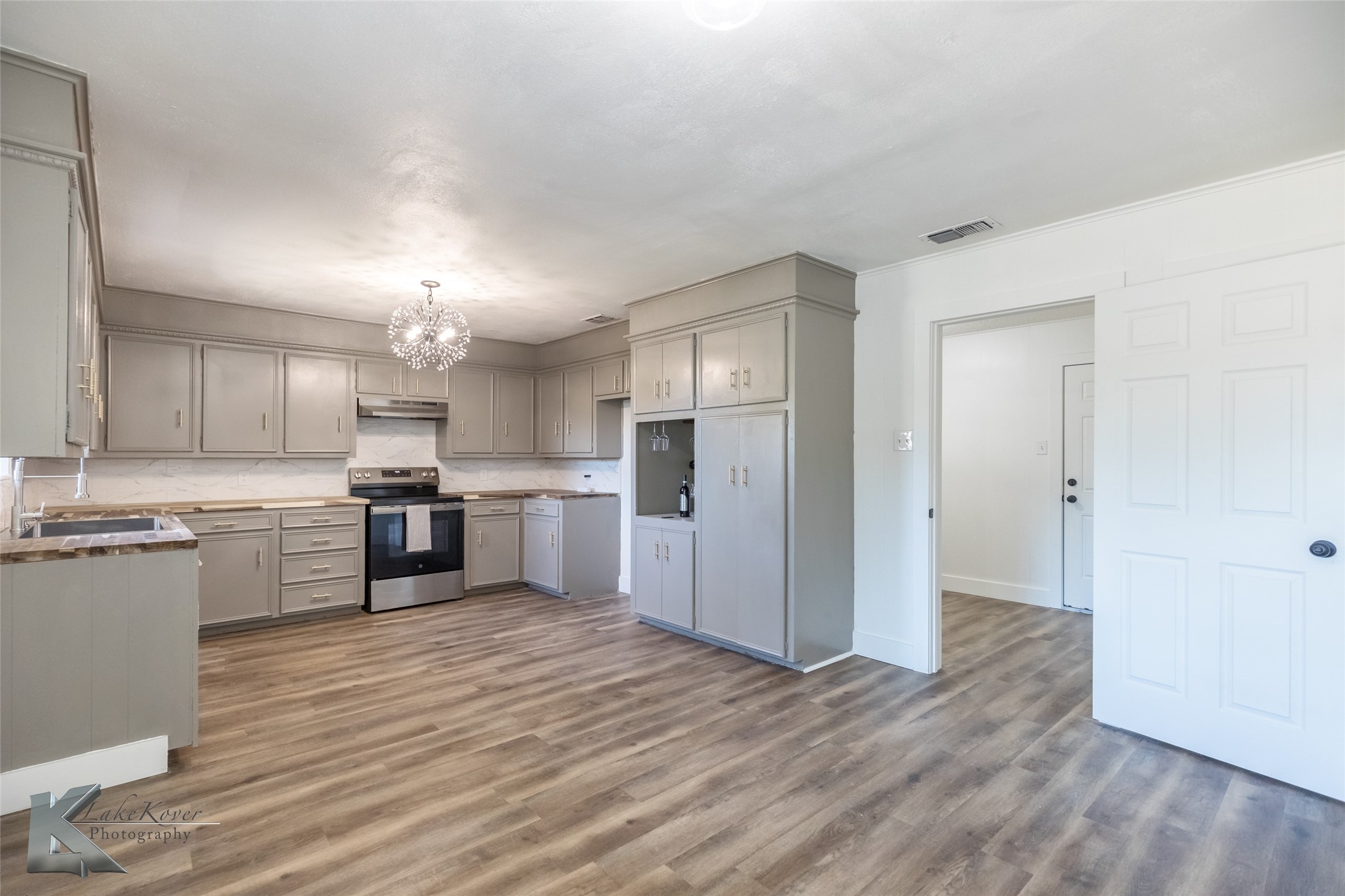 2925 Robertson Drive