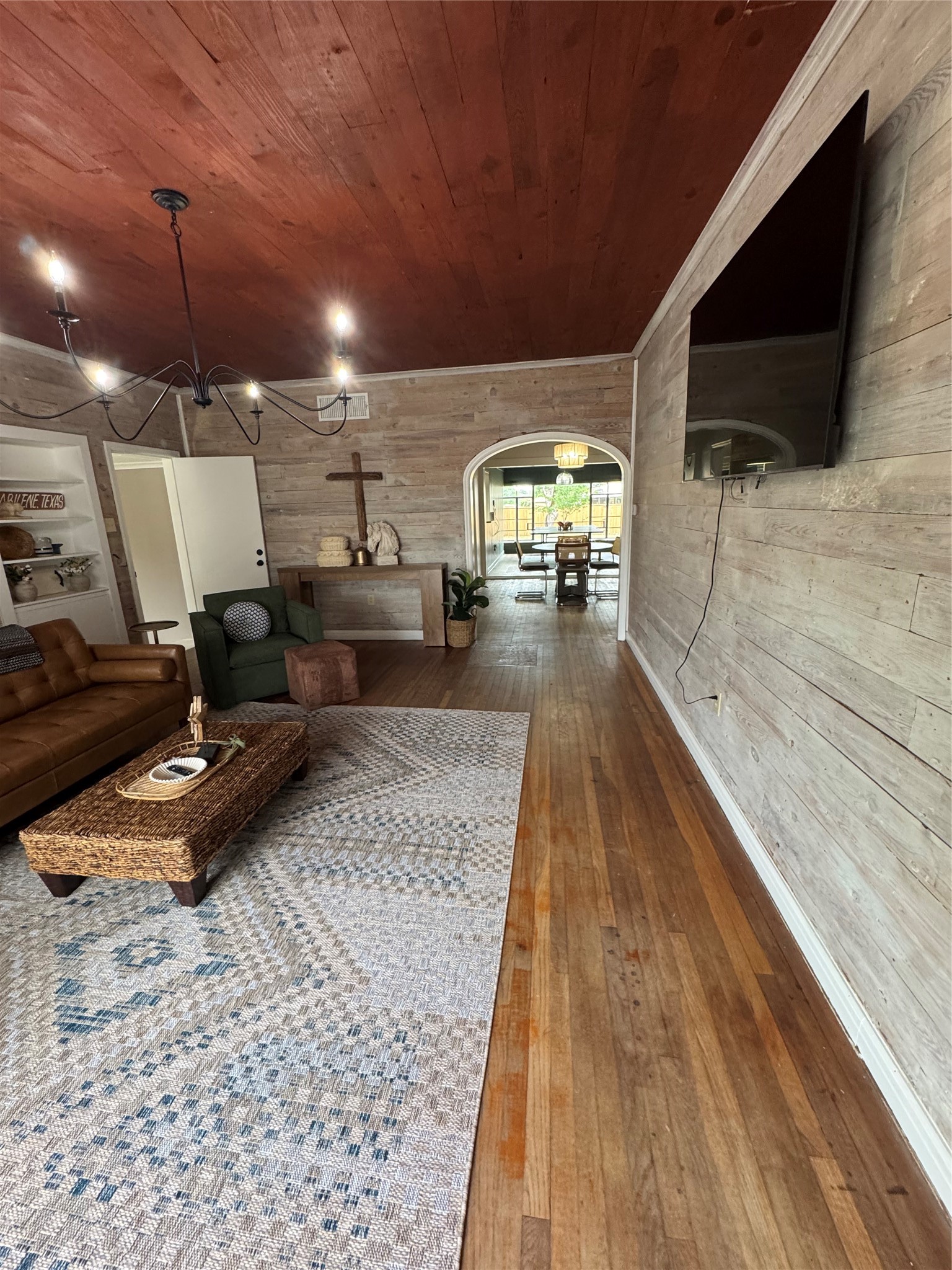 2101 Highland Avenue