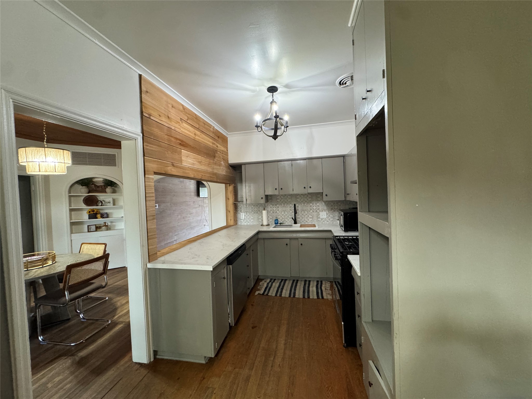 2101 Highland Avenue