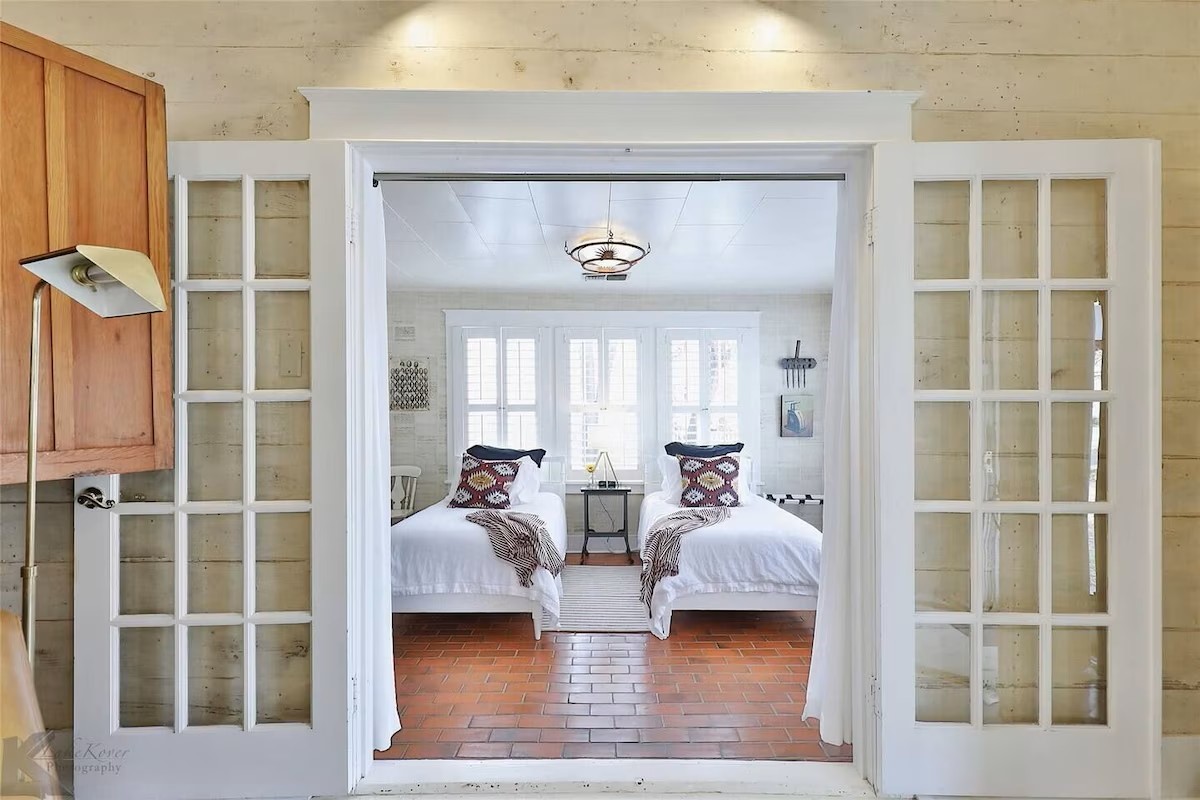 1033 Highland Avenue