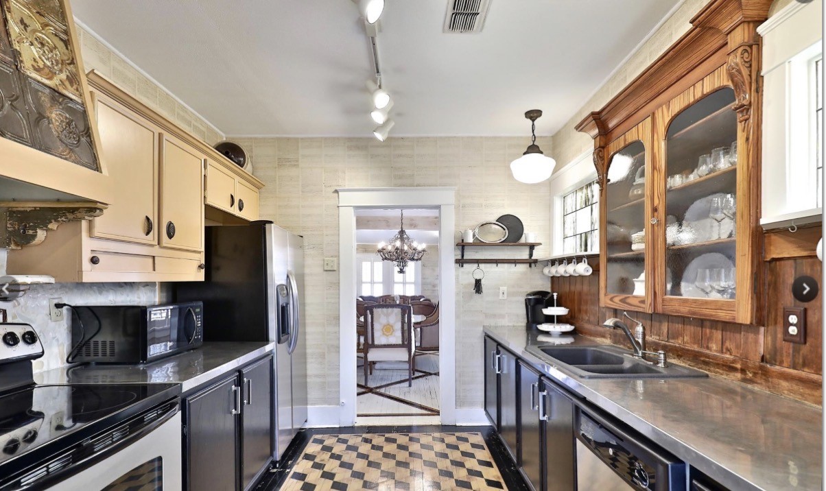 1033 Highland Avenue