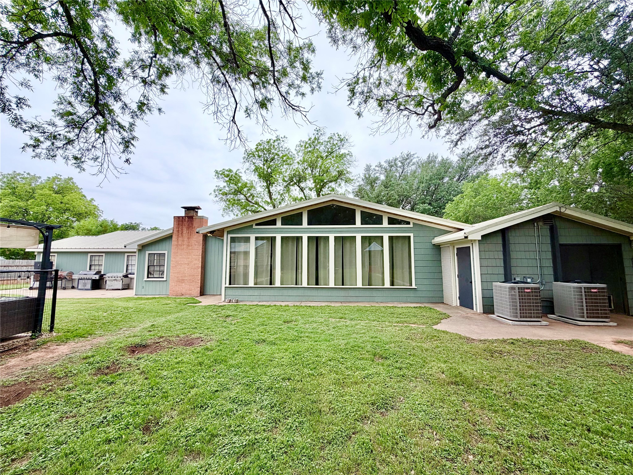 809 S Leggett Drive