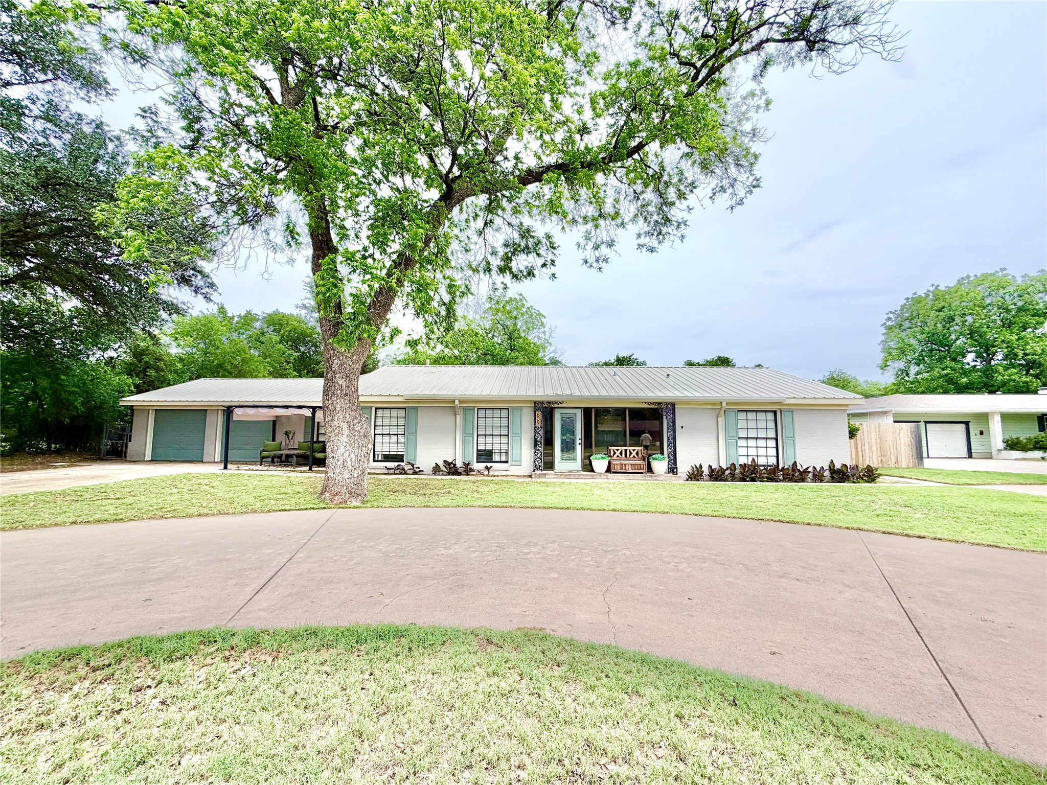 809 S Leggett Drive