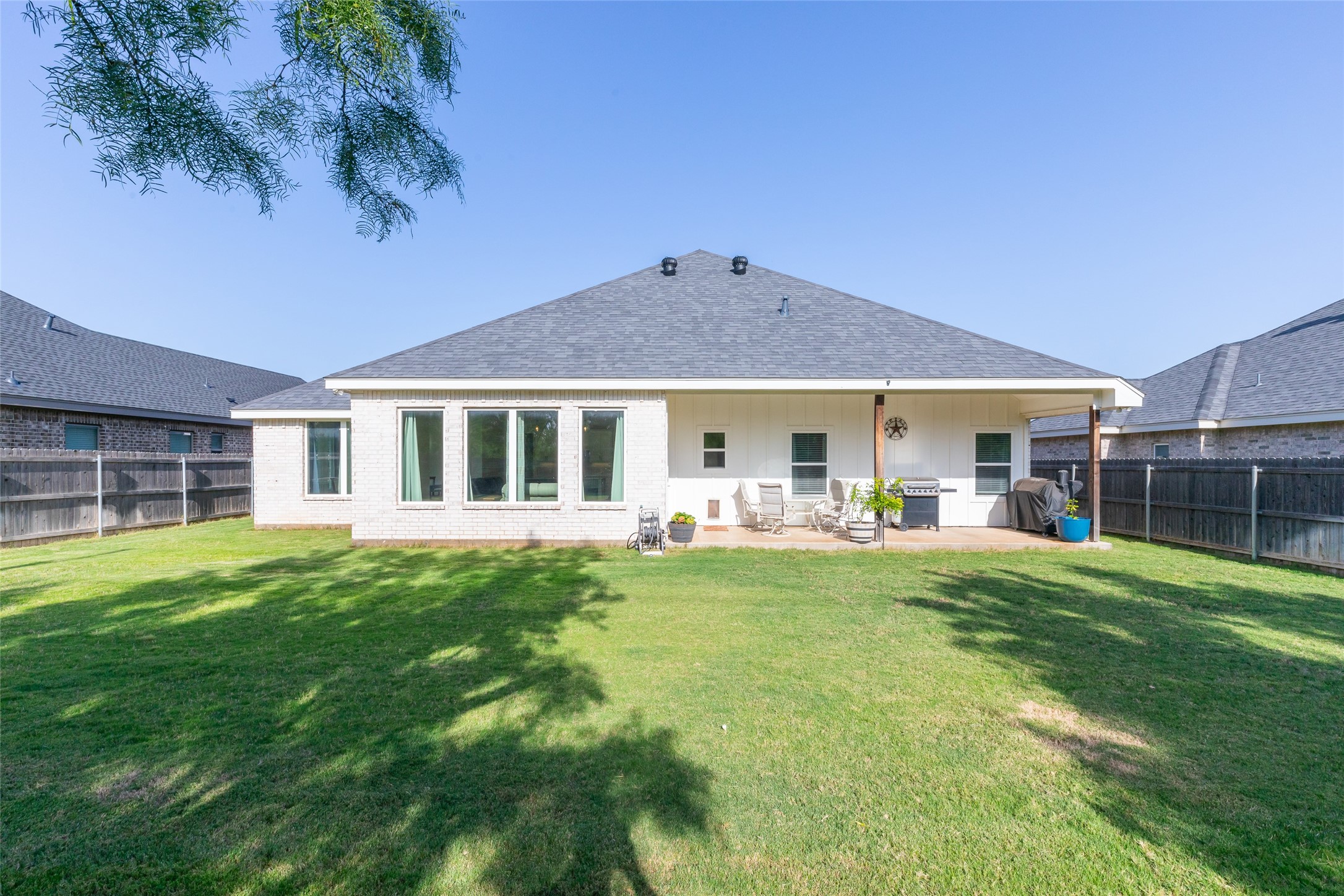 6917 Mcleod Drive