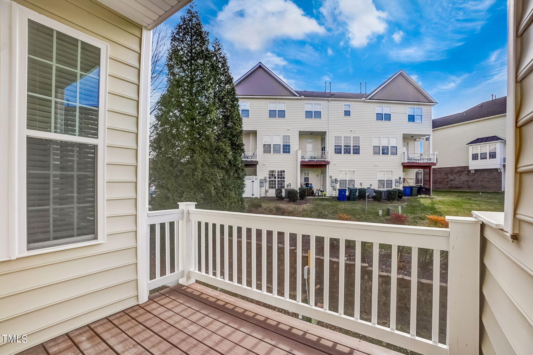 5407 Crescentview Parkway
