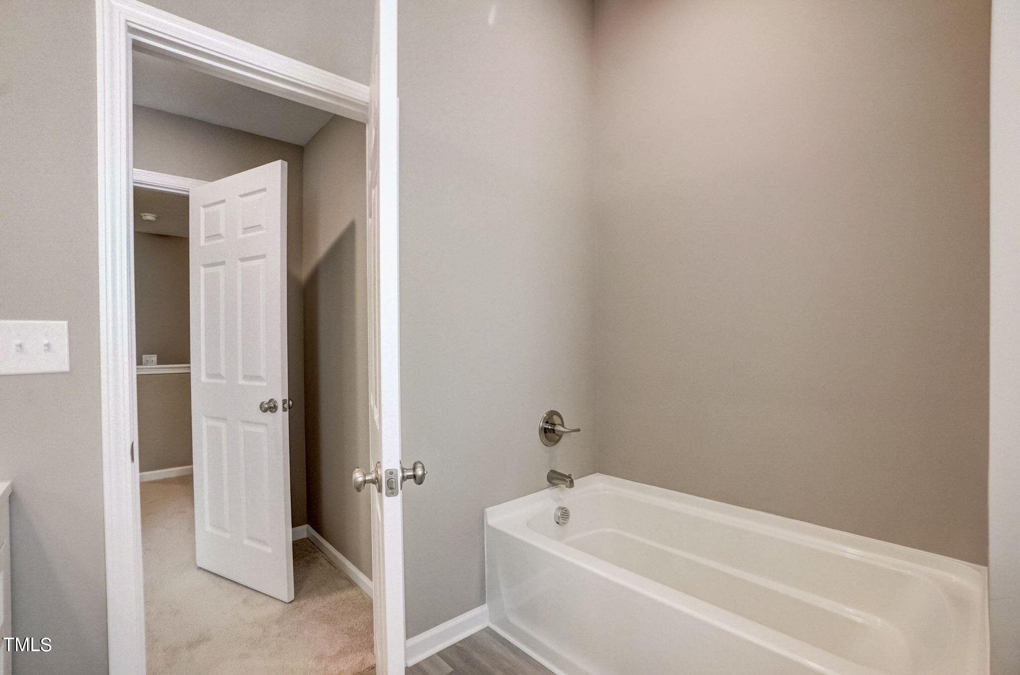 5407 Crescentview Parkway
