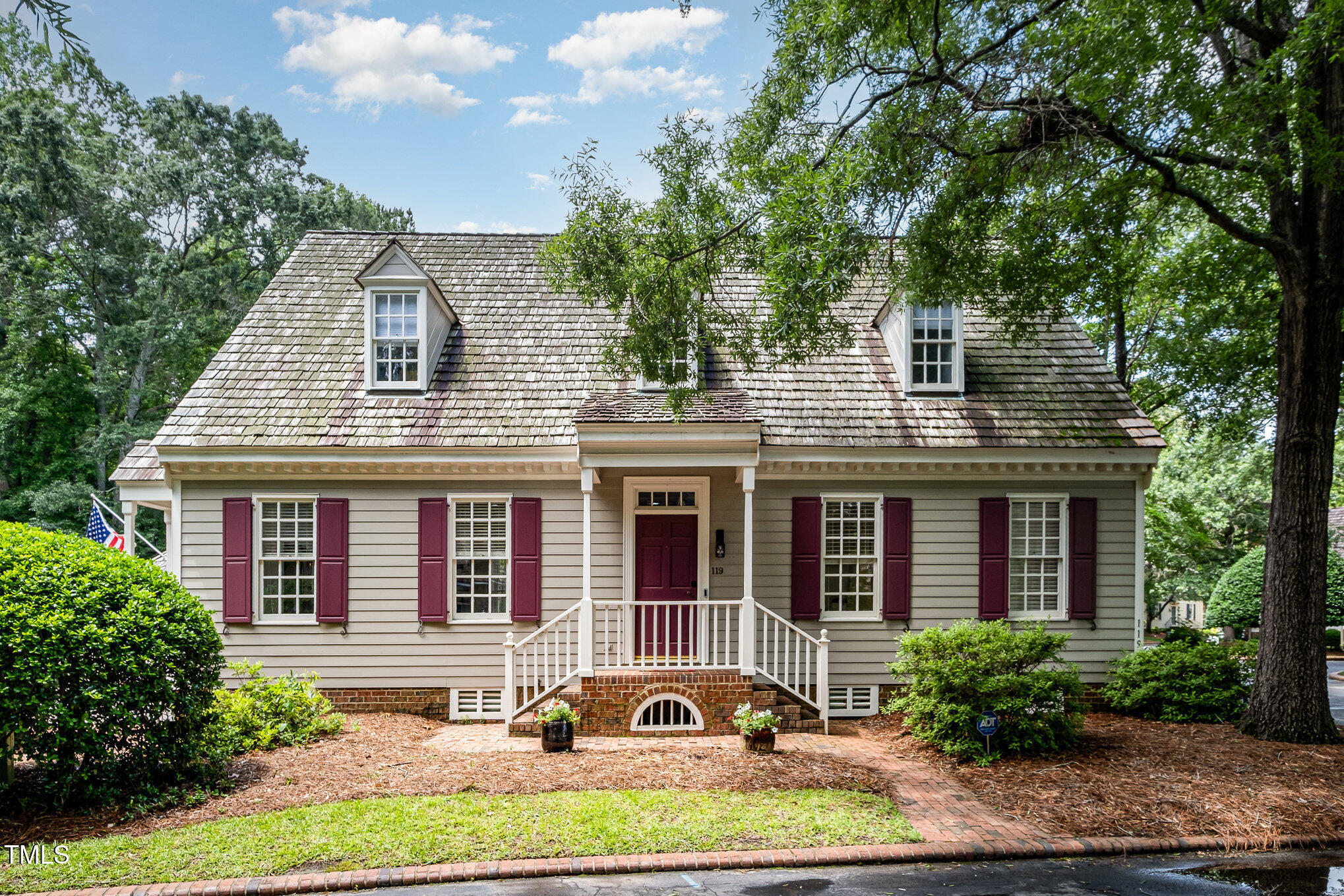119 Palace Green