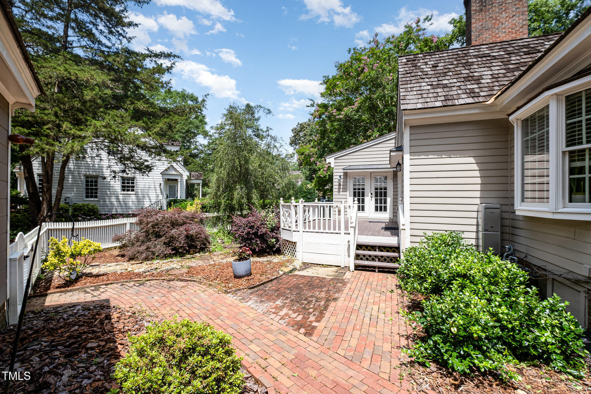 119 Palace Green