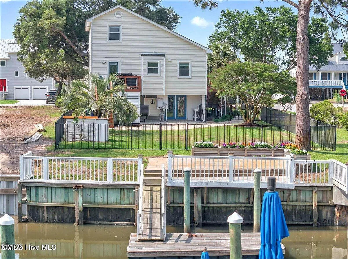 102 E Island Drive