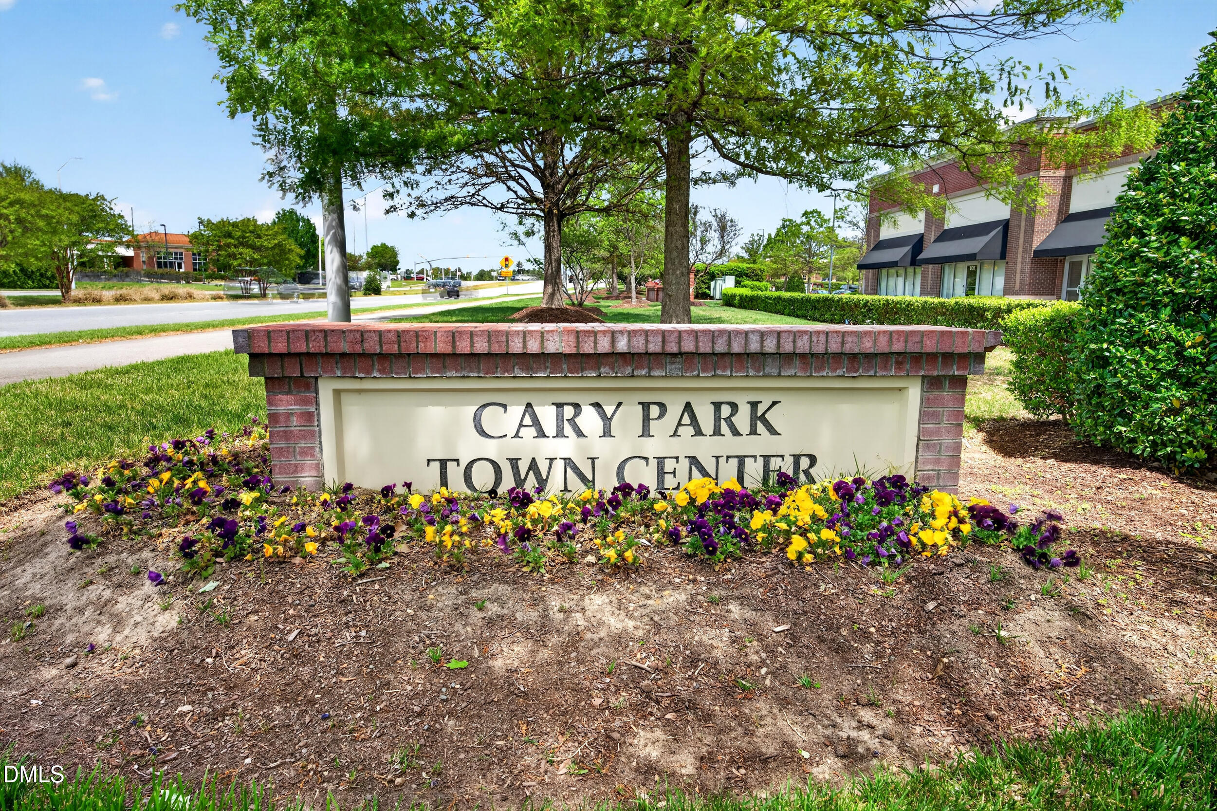 828 Waterford Lake Drive