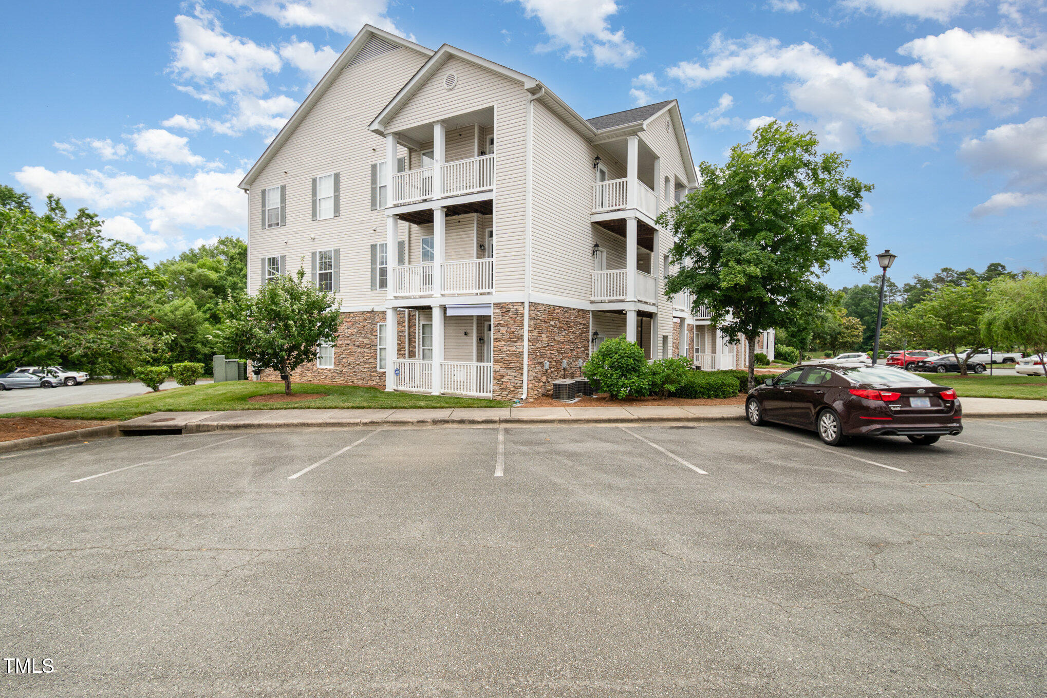 3009 Winston Drive Apt 90