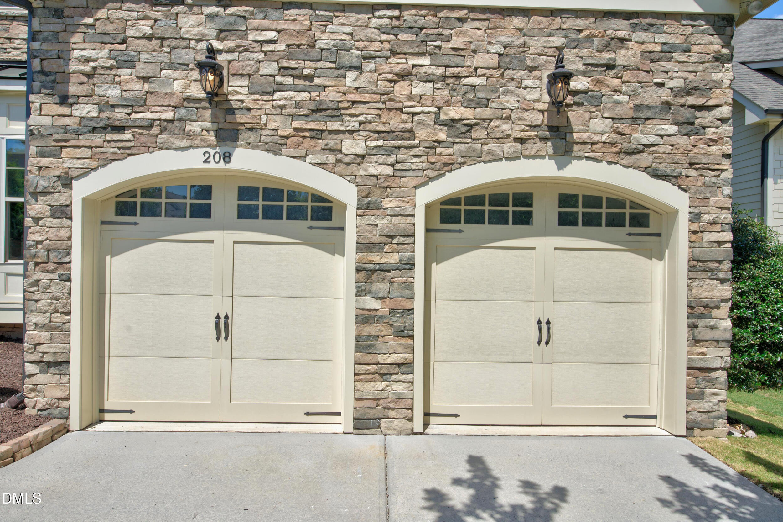 208 William Henry Way