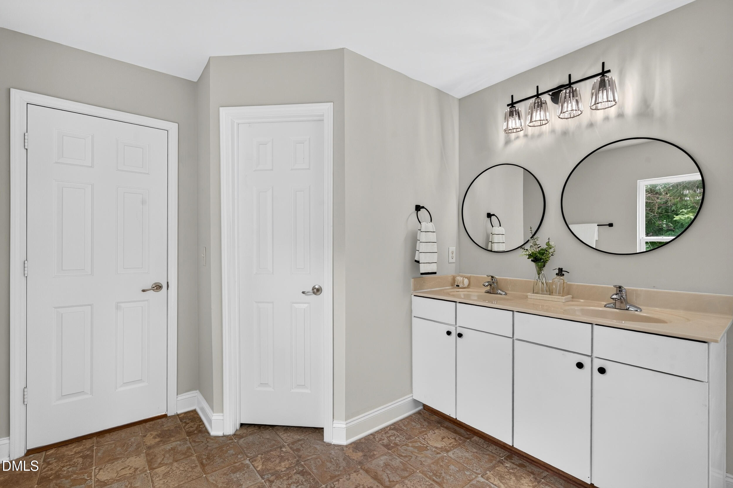 4007 Jockey Club Circle