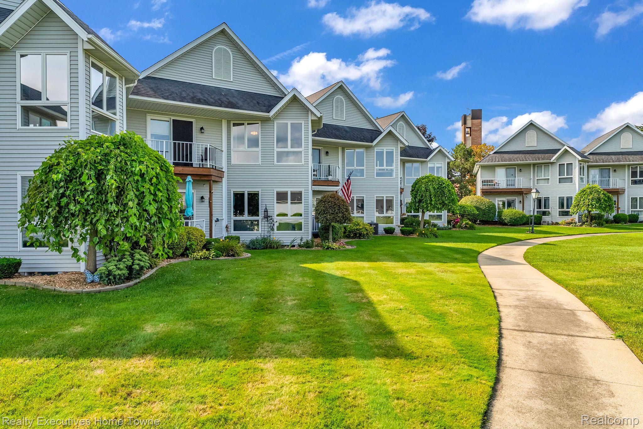 739 CROSS POINTE DR