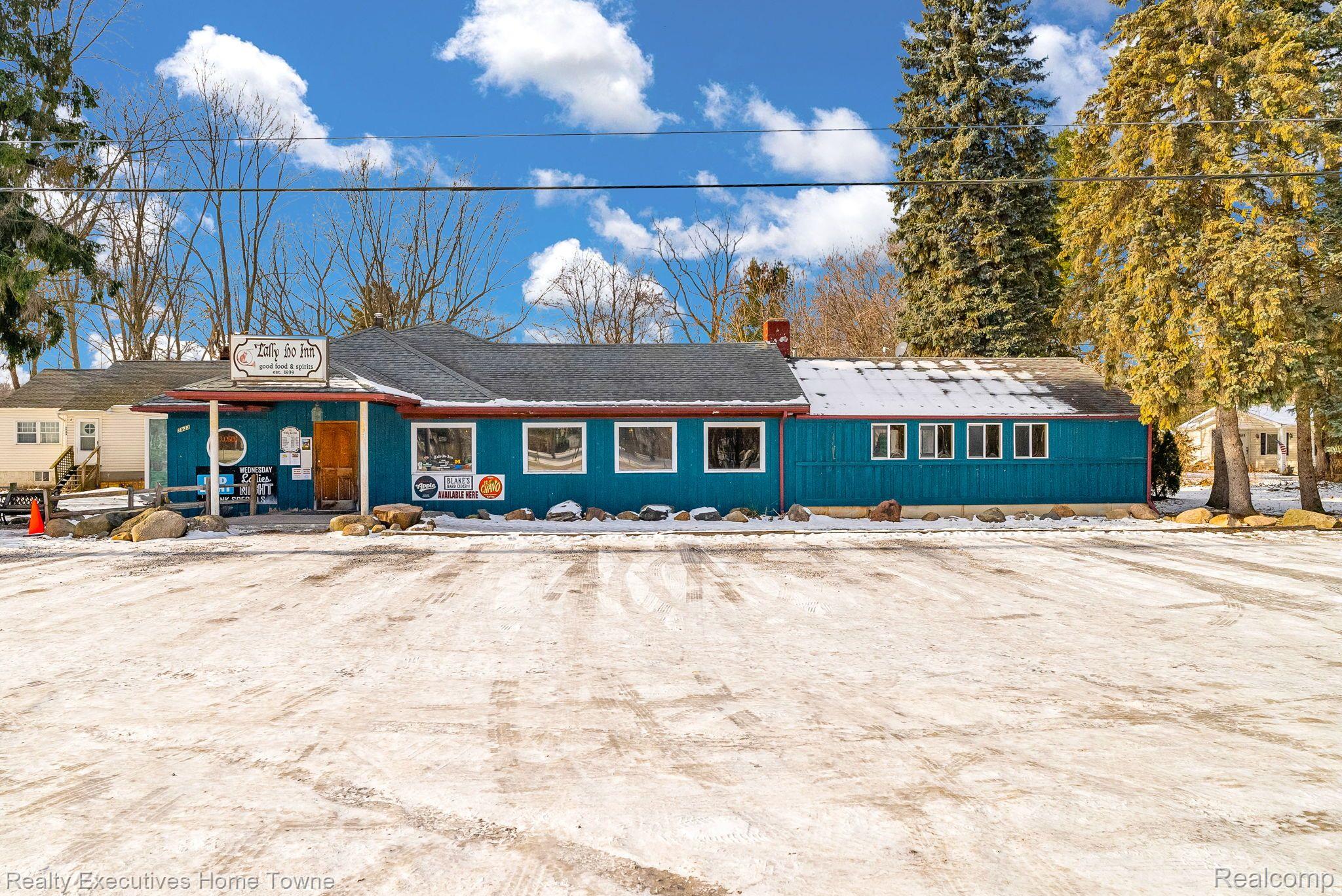 7933 LAKESHORE RD