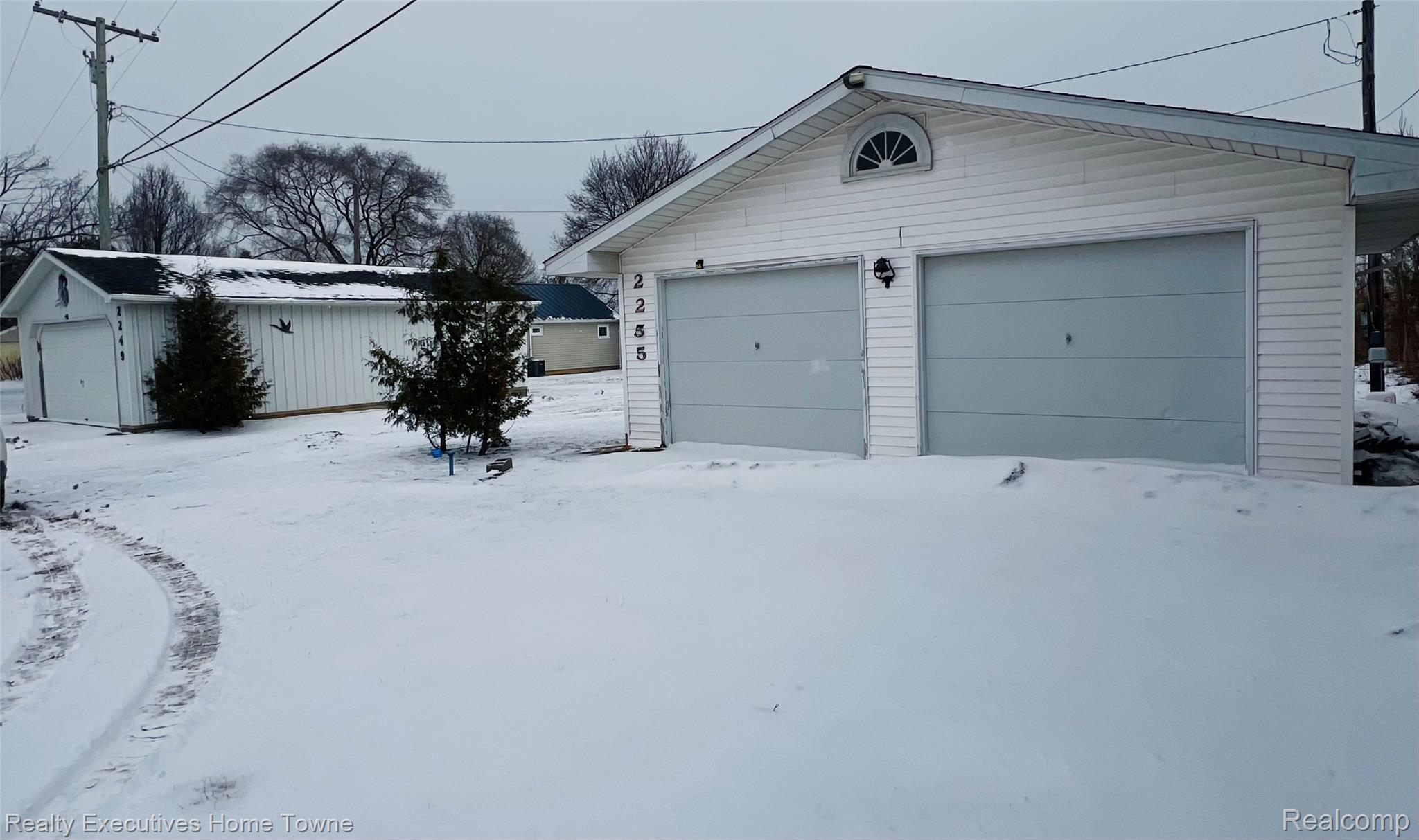 2255 Lakeshore Road