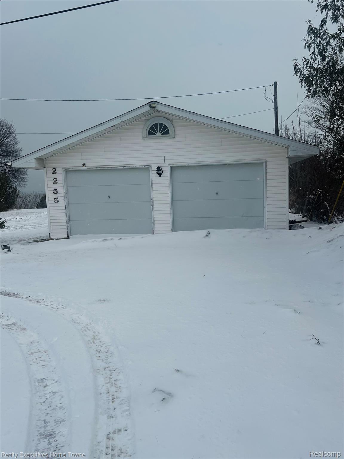 2255 Lakeshore Road