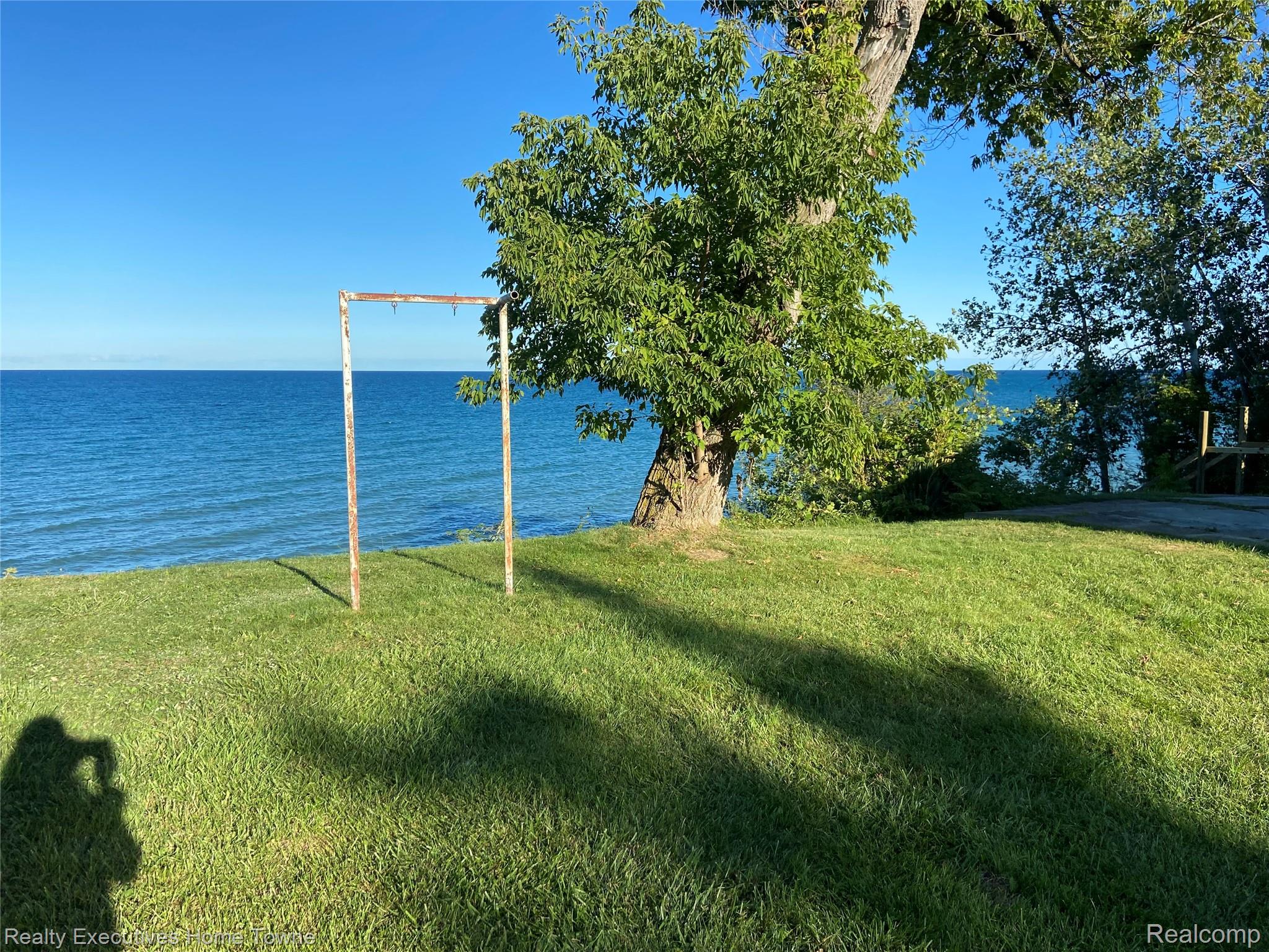 2255 Lakeshore Road