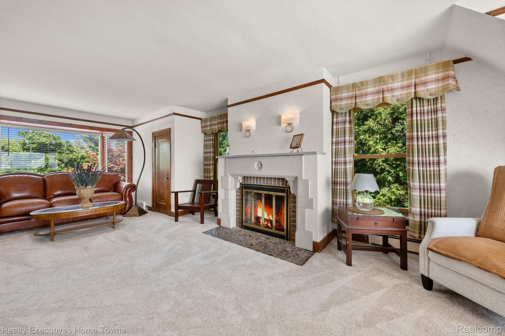 8308 Lakeshore