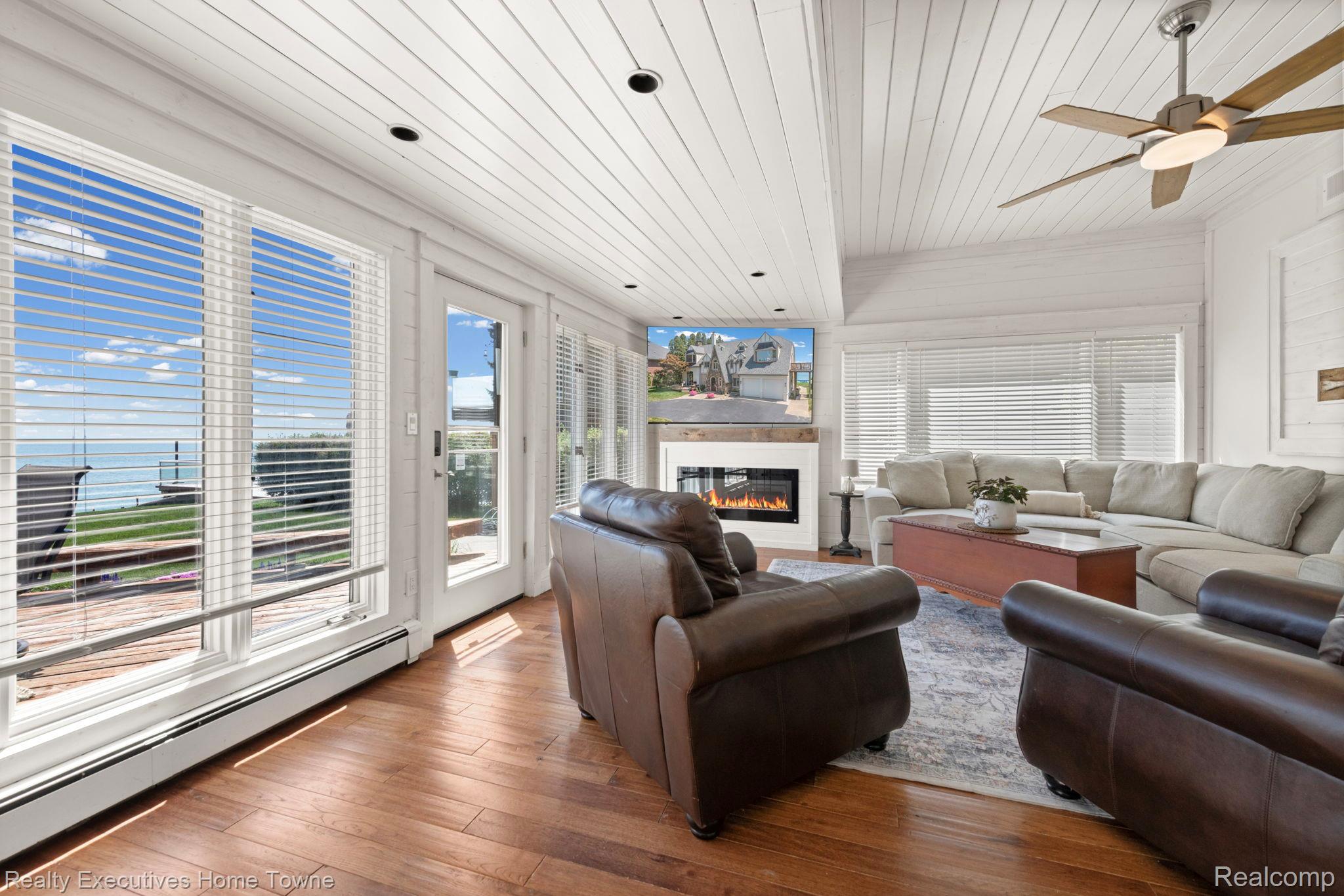 8308 Lakeshore