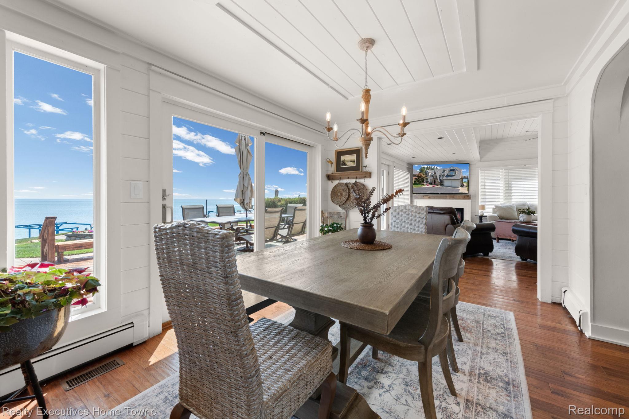 8308 Lakeshore