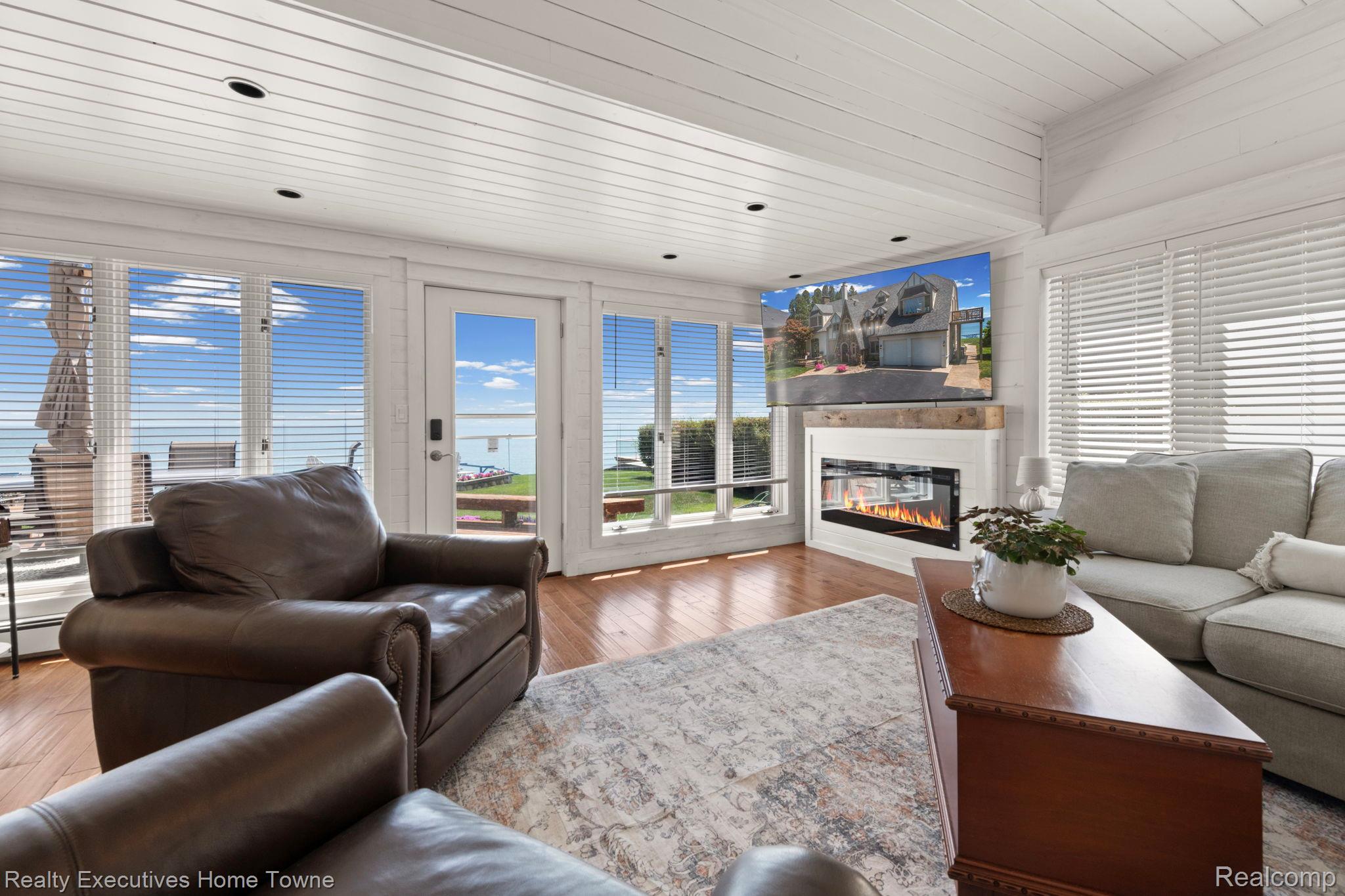 8308 Lakeshore