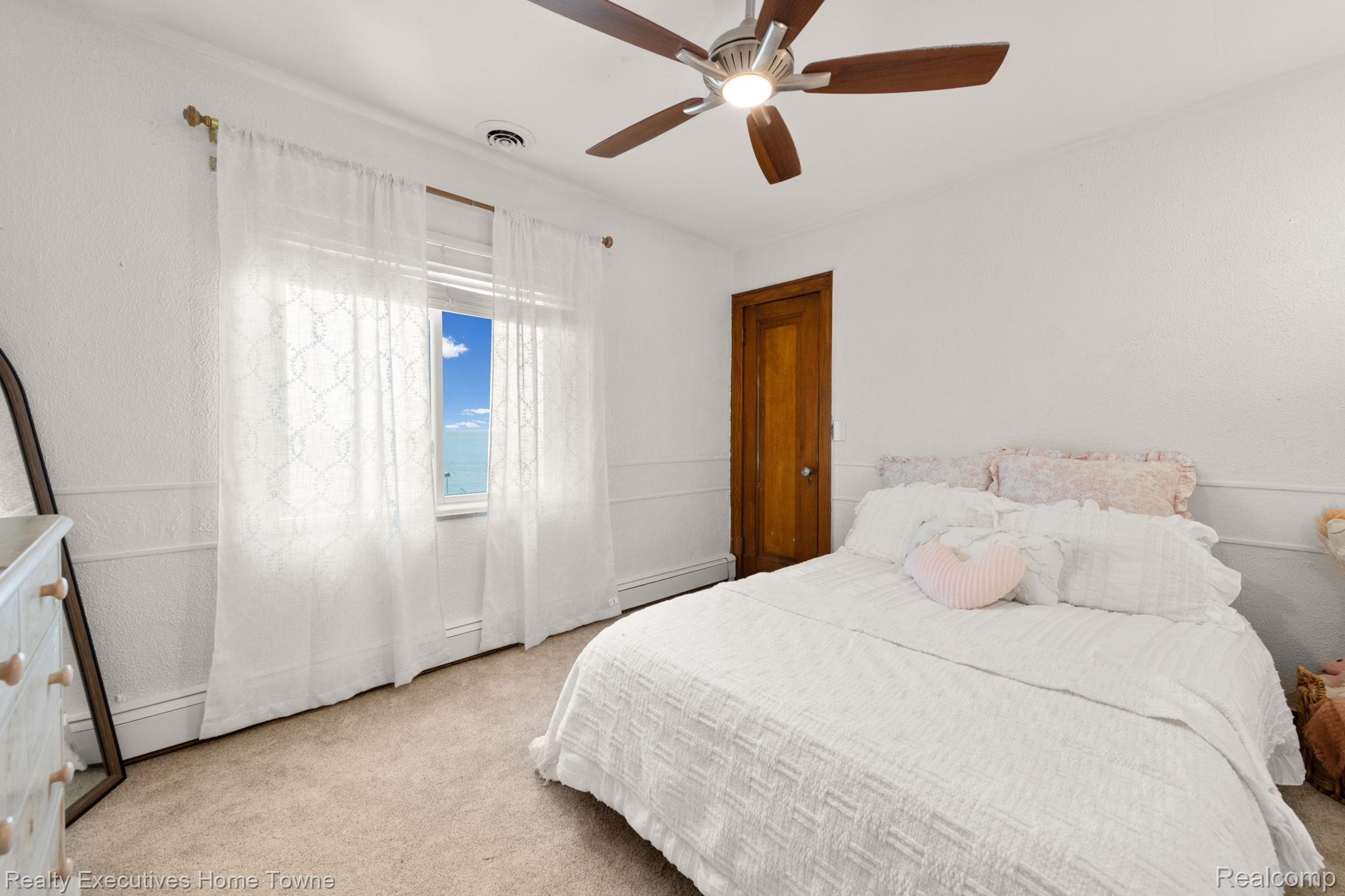 8308 Lakeshore