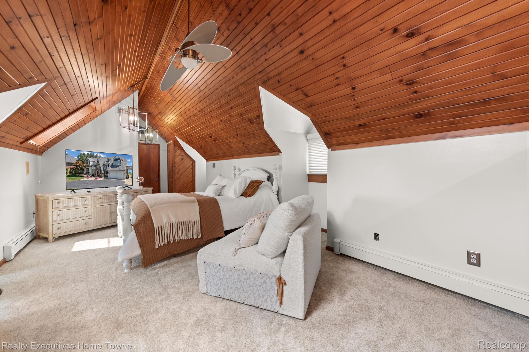 8308 Lakeshore