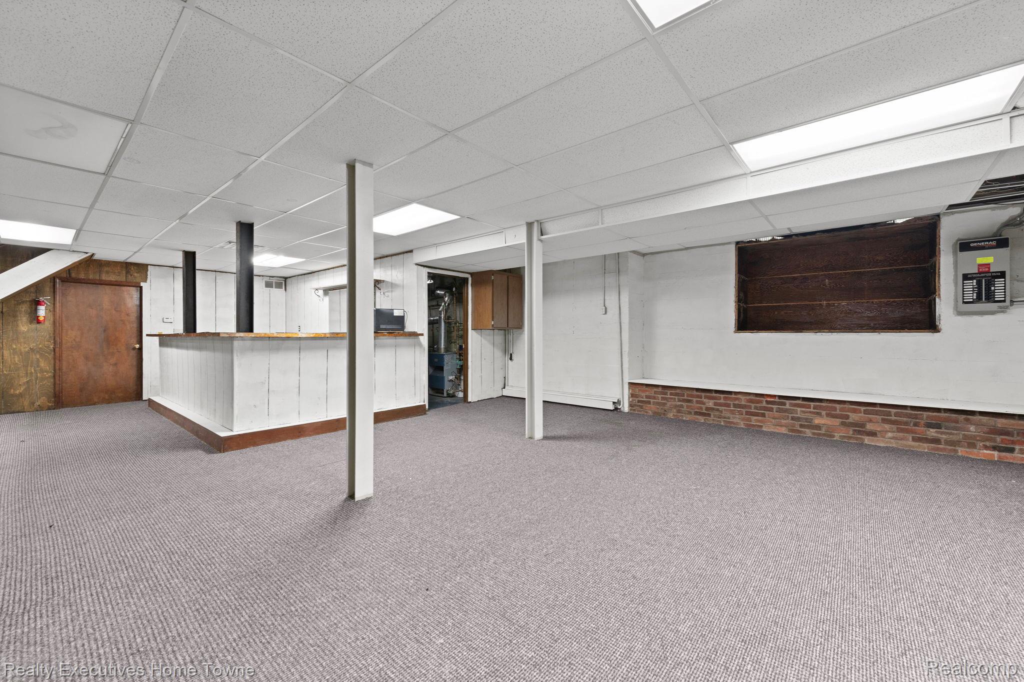 8308 Lakeshore