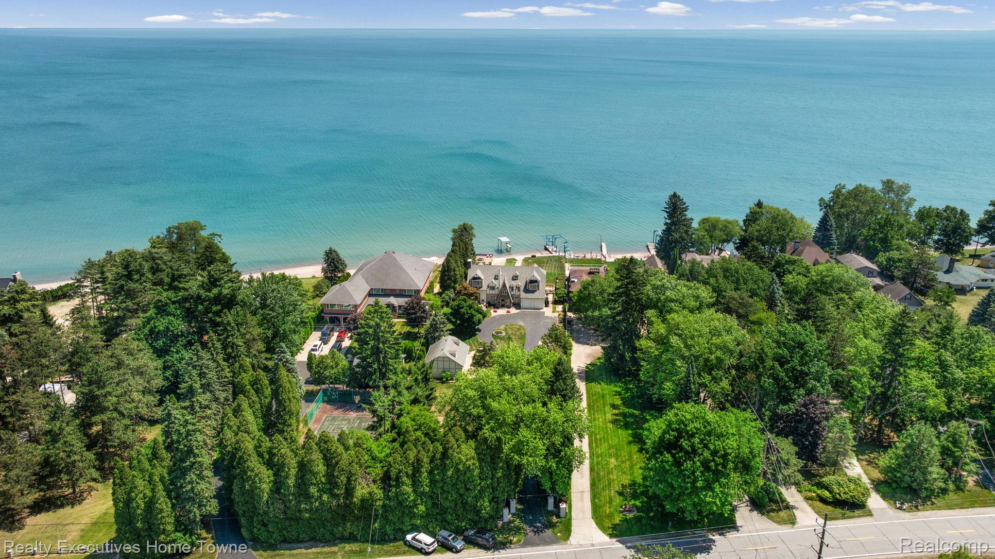 8308 Lakeshore