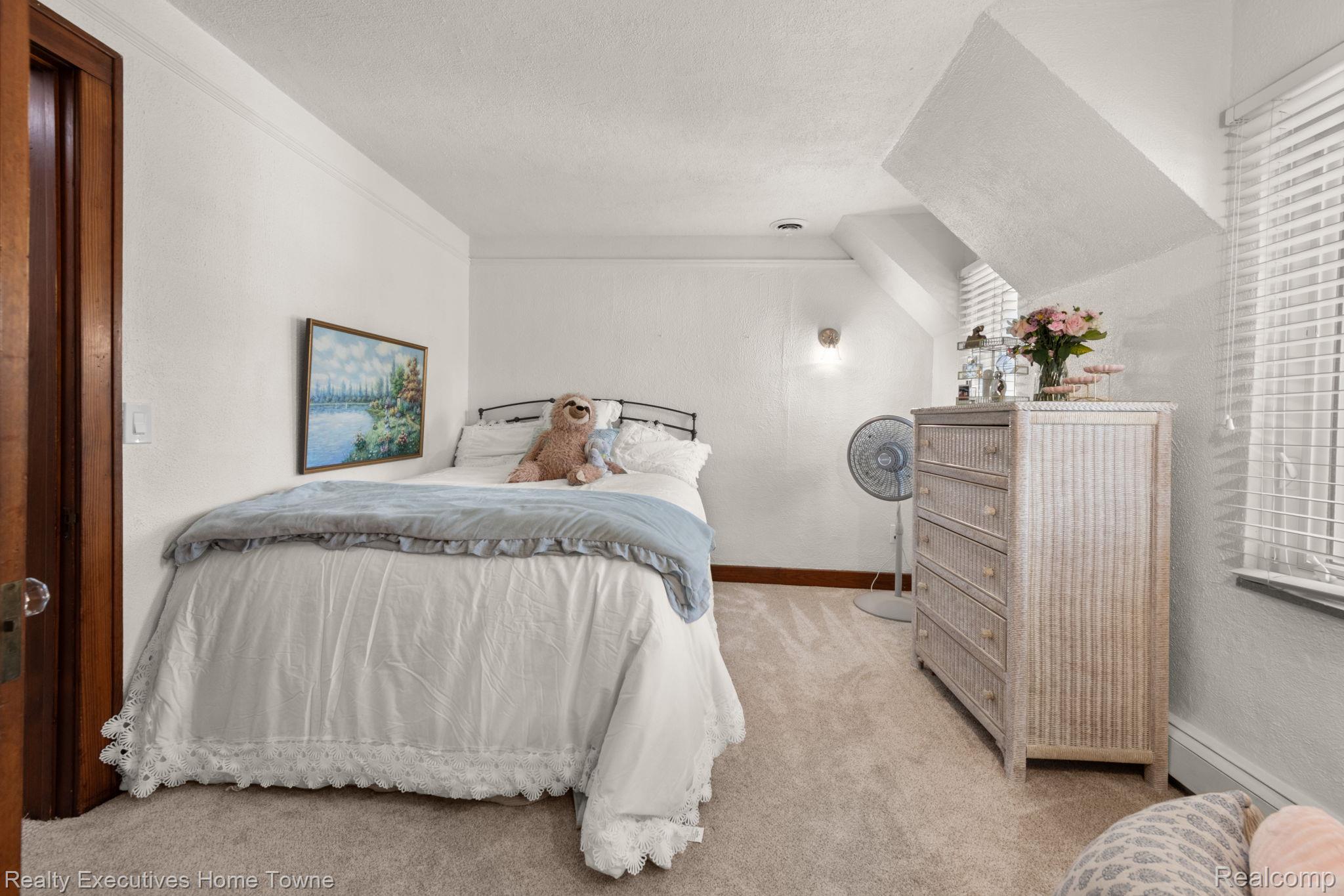 8308 Lakeshore