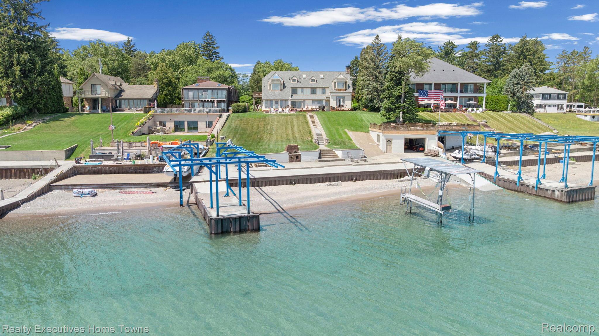 8308 Lakeshore