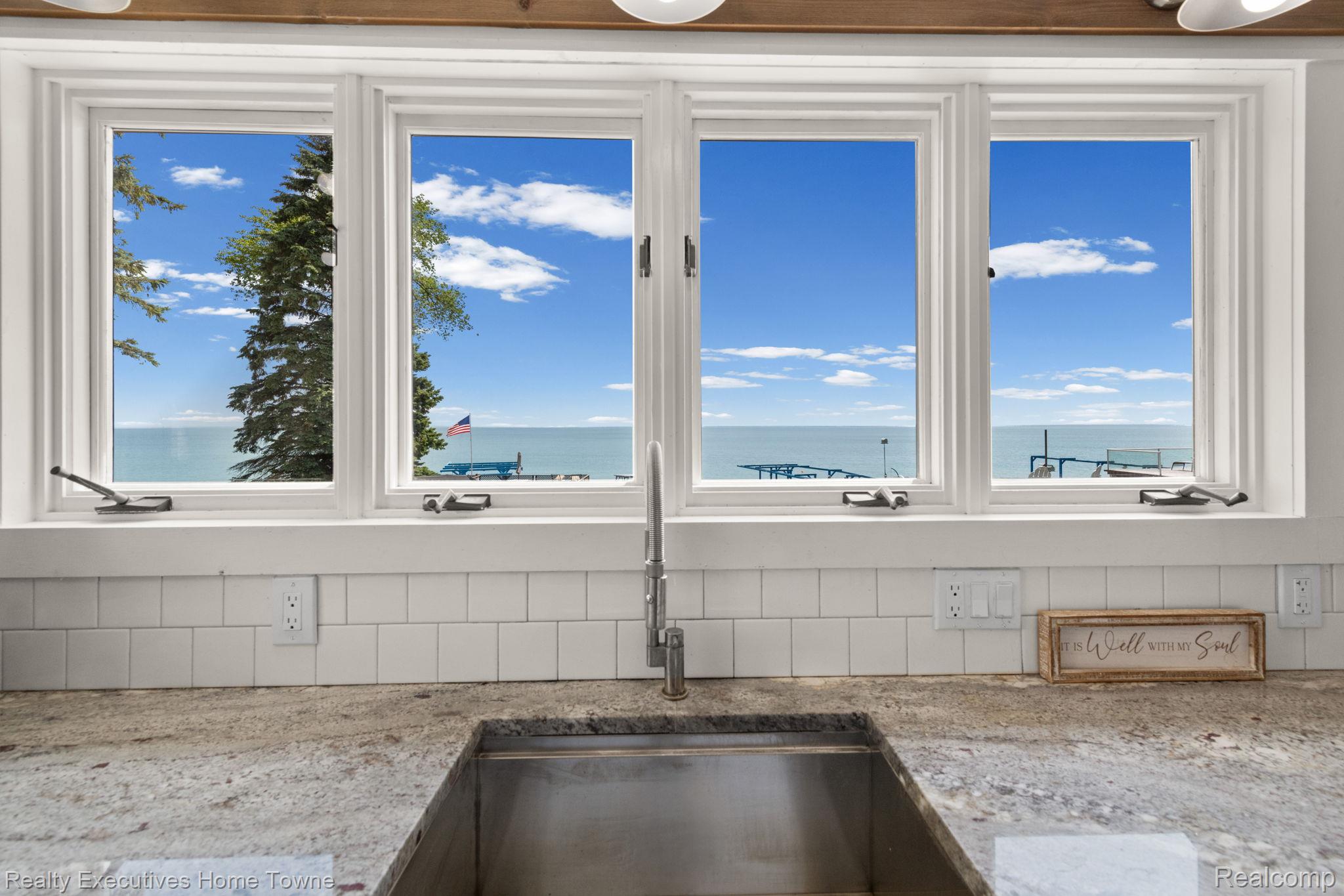 8308 Lakeshore