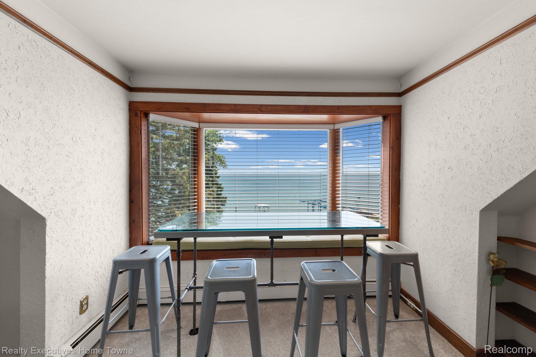 8308 Lakeshore