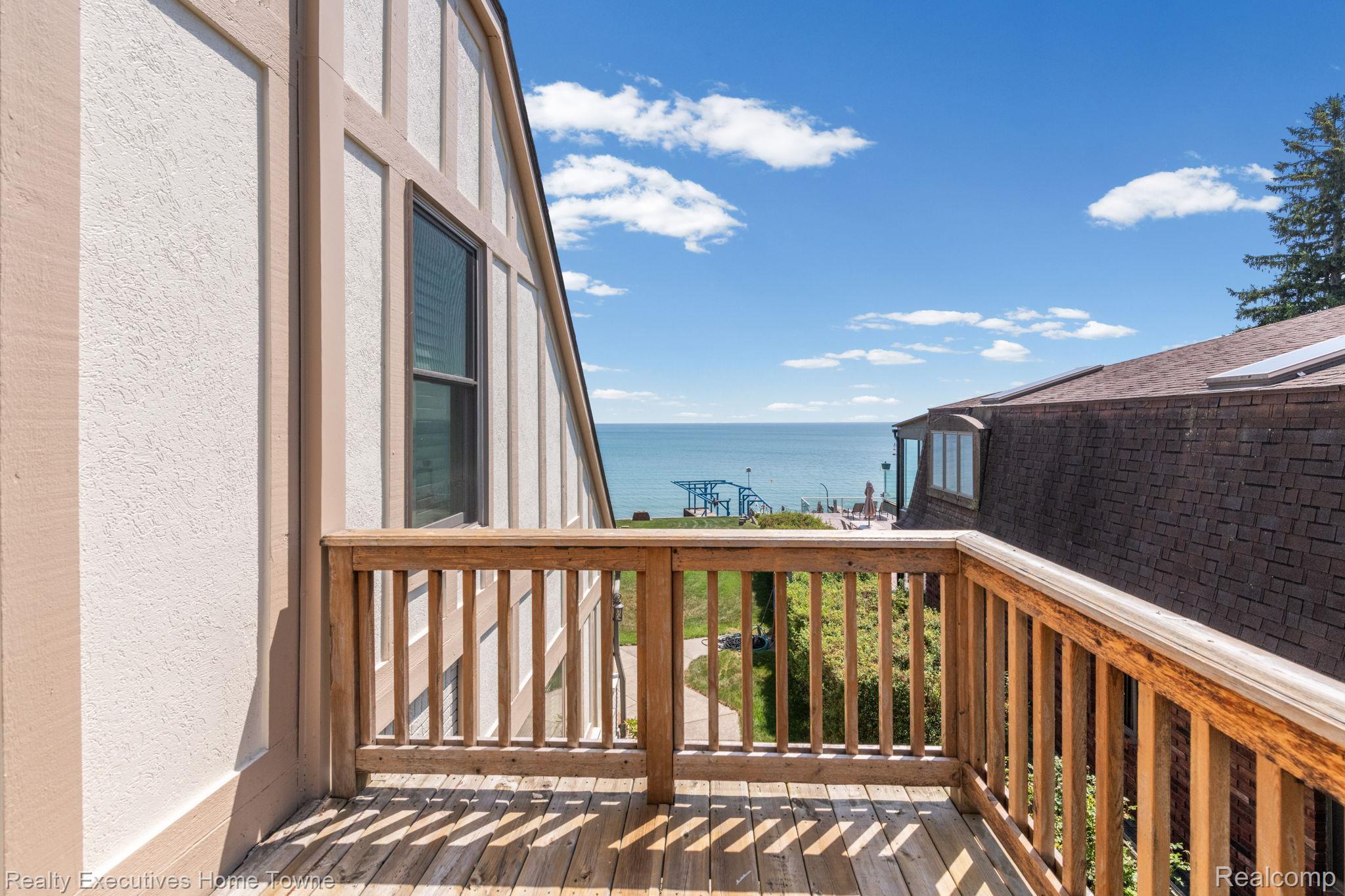 8308 Lakeshore