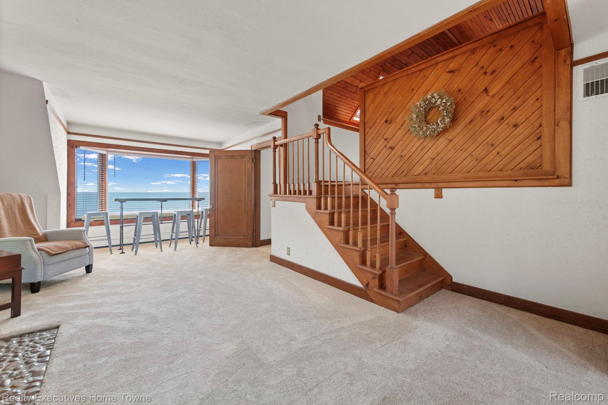 8308 Lakeshore