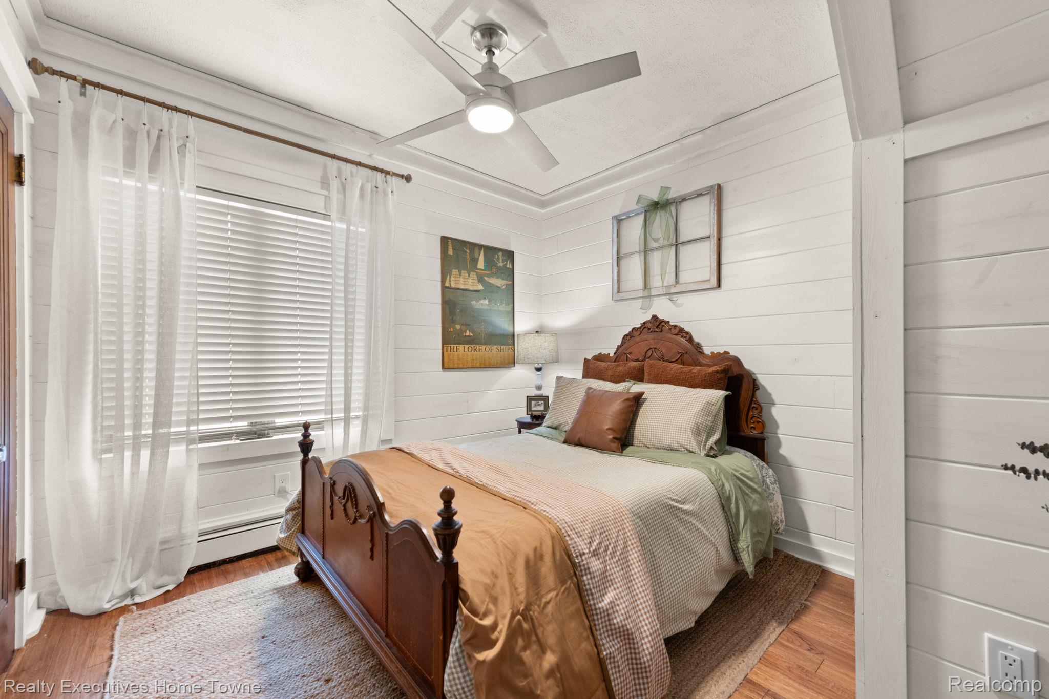 8308 Lakeshore